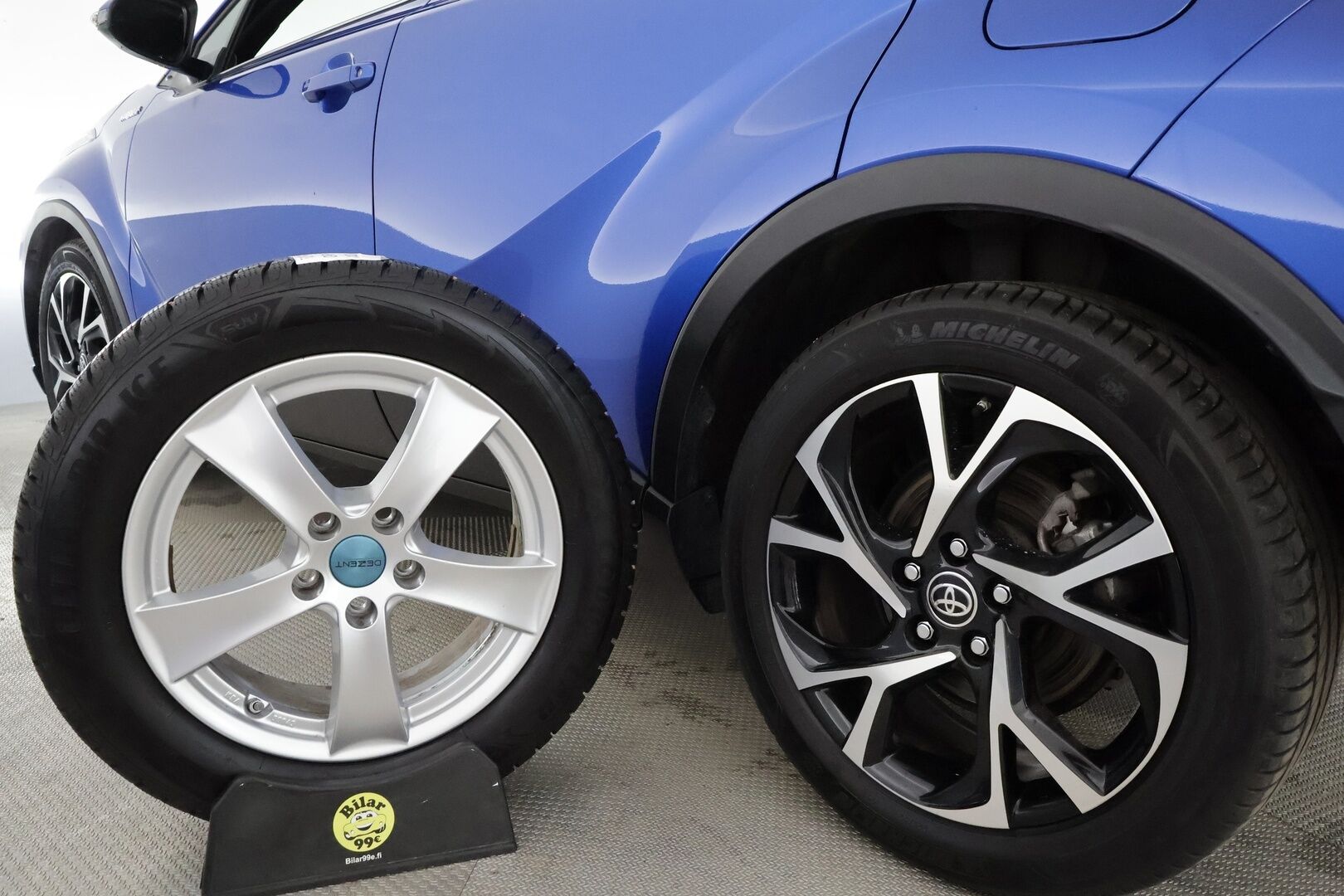 TOYOTA C-HR 2021 1.8 Hybrid X-Edition **Adapt.vakkari / JBL / LED / P.kamera / KeylessGo / Ratinlämmitin** - Kahdet renkaat aluvanteilla