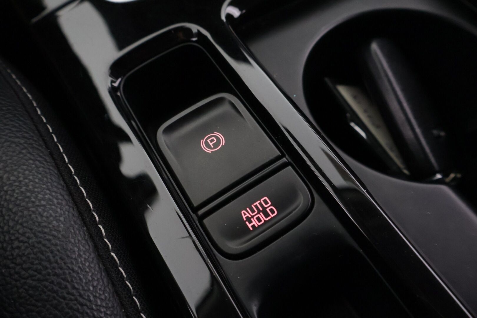 KIA XCEED 2020 1,6 GDI Plug-In Hybrid Business Premium DCT **Adapt.vakkari / P.kamera / Digimittaristo / KeylessGo / Puolinahat** - Merkkihuollettu / Kahdet renkaat aluvanteilla