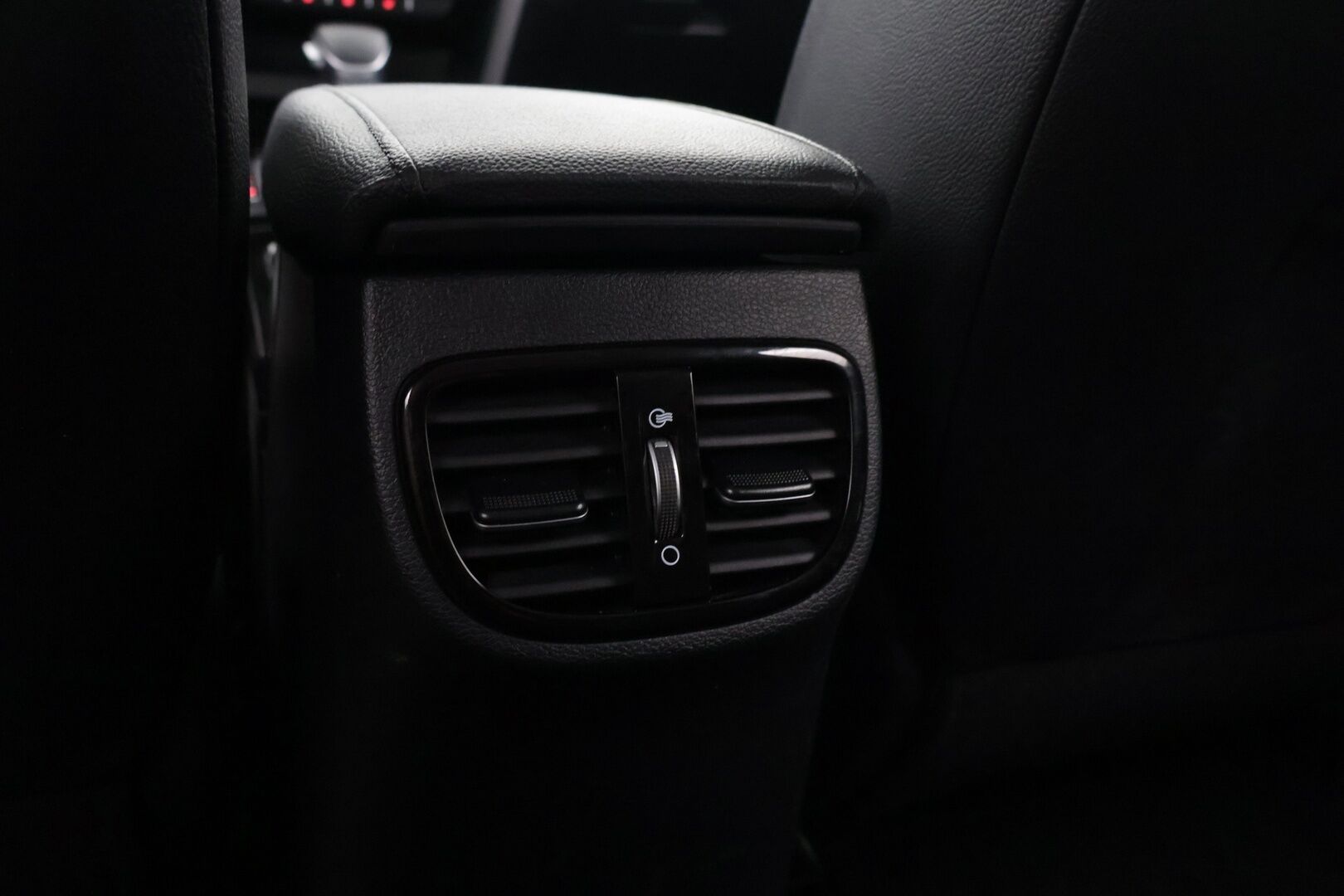KIA XCEED 2020 1,6 GDI Plug-In Hybrid Business Premium DCT **Adapt.vakkari / P.kamera / Digimittaristo / KeylessGo / Puolinahat** - Merkkihuollettu / Kahdet renkaat aluvanteilla