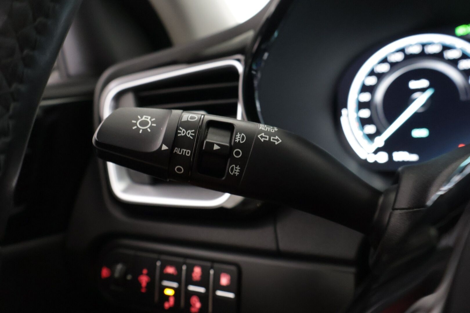 KIA XCEED 2020 1,6 GDI Plug-In Hybrid Business Premium DCT **Adapt.vakkari / P.kamera / Digimittaristo / KeylessGo / Puolinahat** - Merkkihuollettu / Kahdet renkaat aluvanteilla