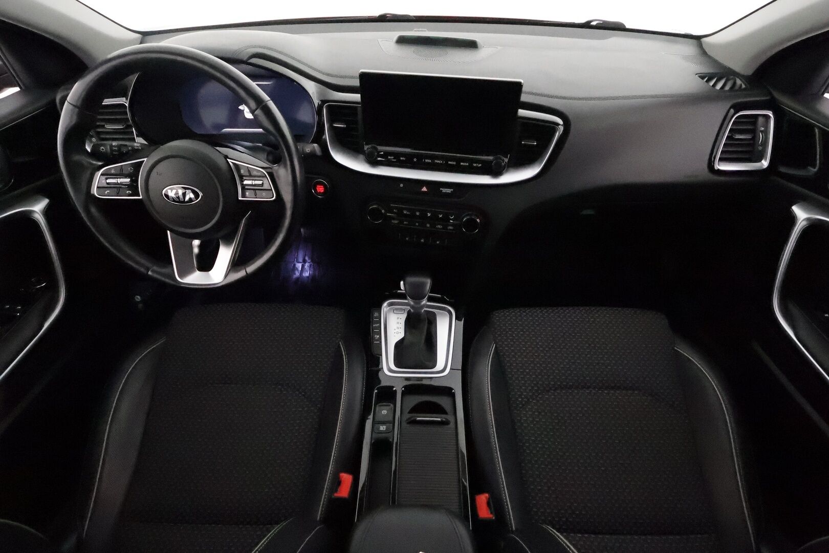 KIA XCEED 2020 1,6 GDI Plug-In Hybrid Business Premium DCT **Adapt.vakkari / P.kamera / Digimittaristo / KeylessGo / Puolinahat** - Merkkihuollettu / Kahdet renkaat aluvanteilla