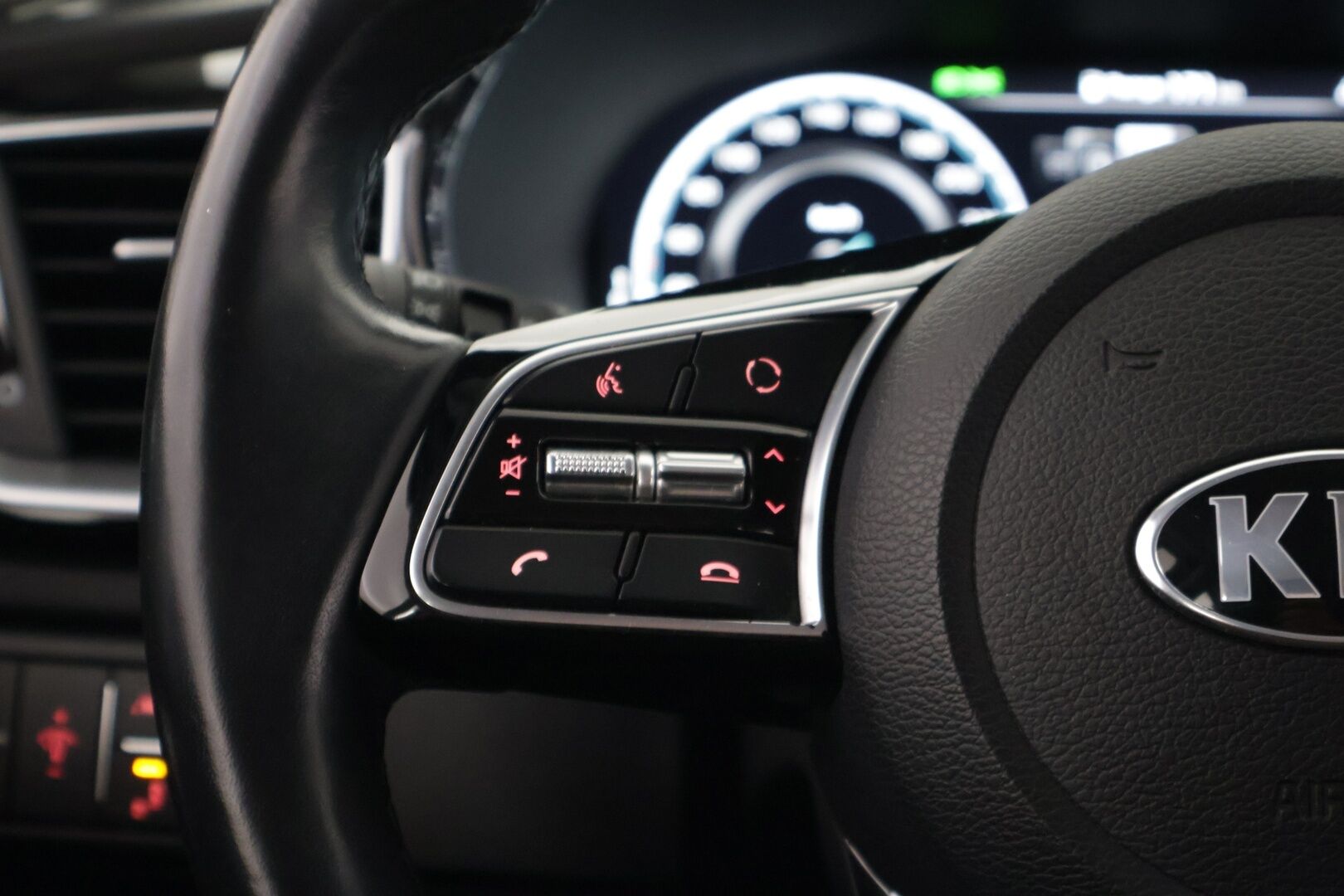 KIA XCEED 2020 1,6 GDI Plug-In Hybrid Business Premium DCT **Adapt.vakkari / P.kamera / Digimittaristo / KeylessGo / Puolinahat** - Merkkihuollettu / Kahdet renkaat aluvanteilla