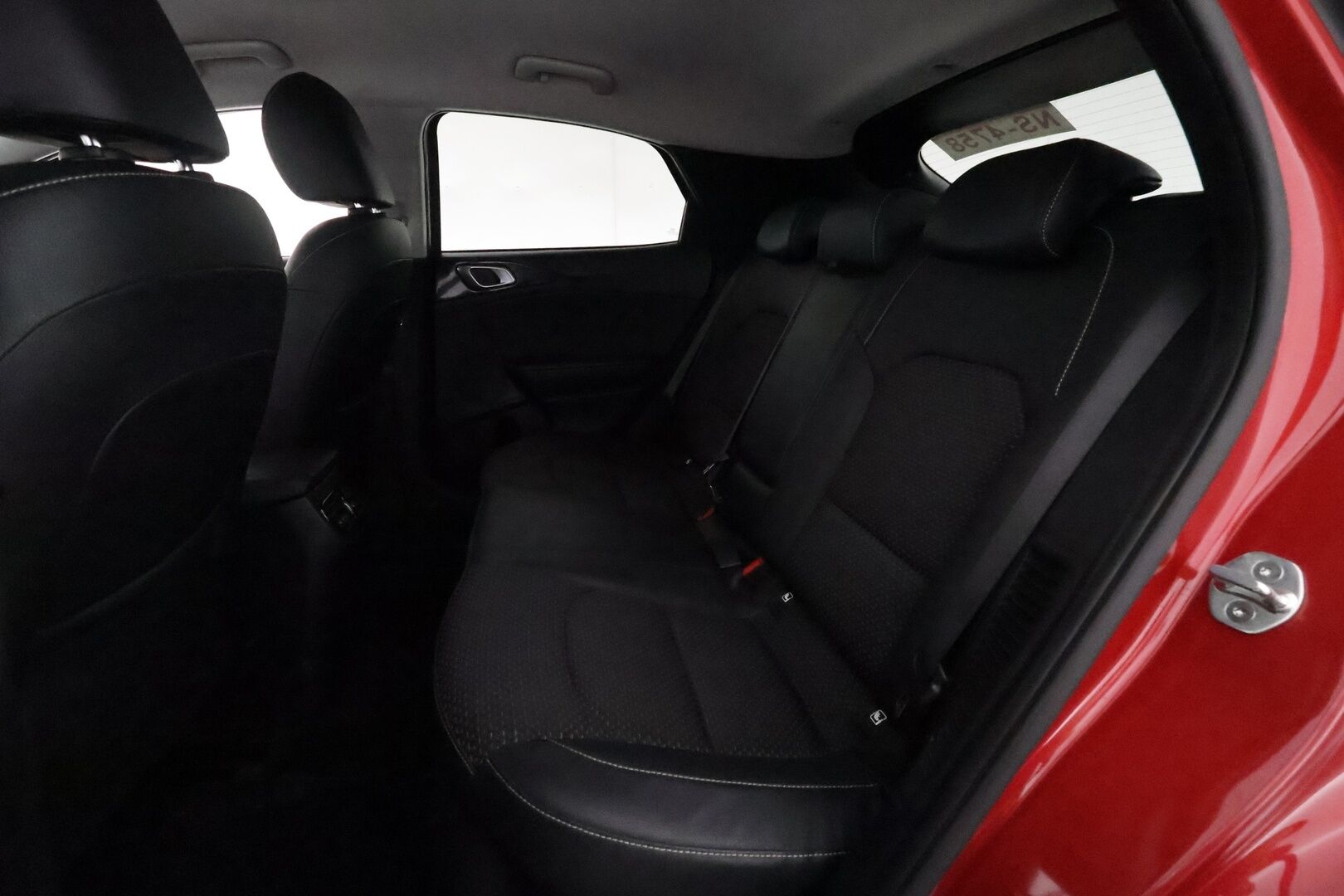 KIA XCEED 2020 1,6 GDI Plug-In Hybrid Business Premium DCT **Adapt.vakkari / P.kamera / Digimittaristo / KeylessGo / Puolinahat** - Merkkihuollettu / Kahdet renkaat aluvanteilla