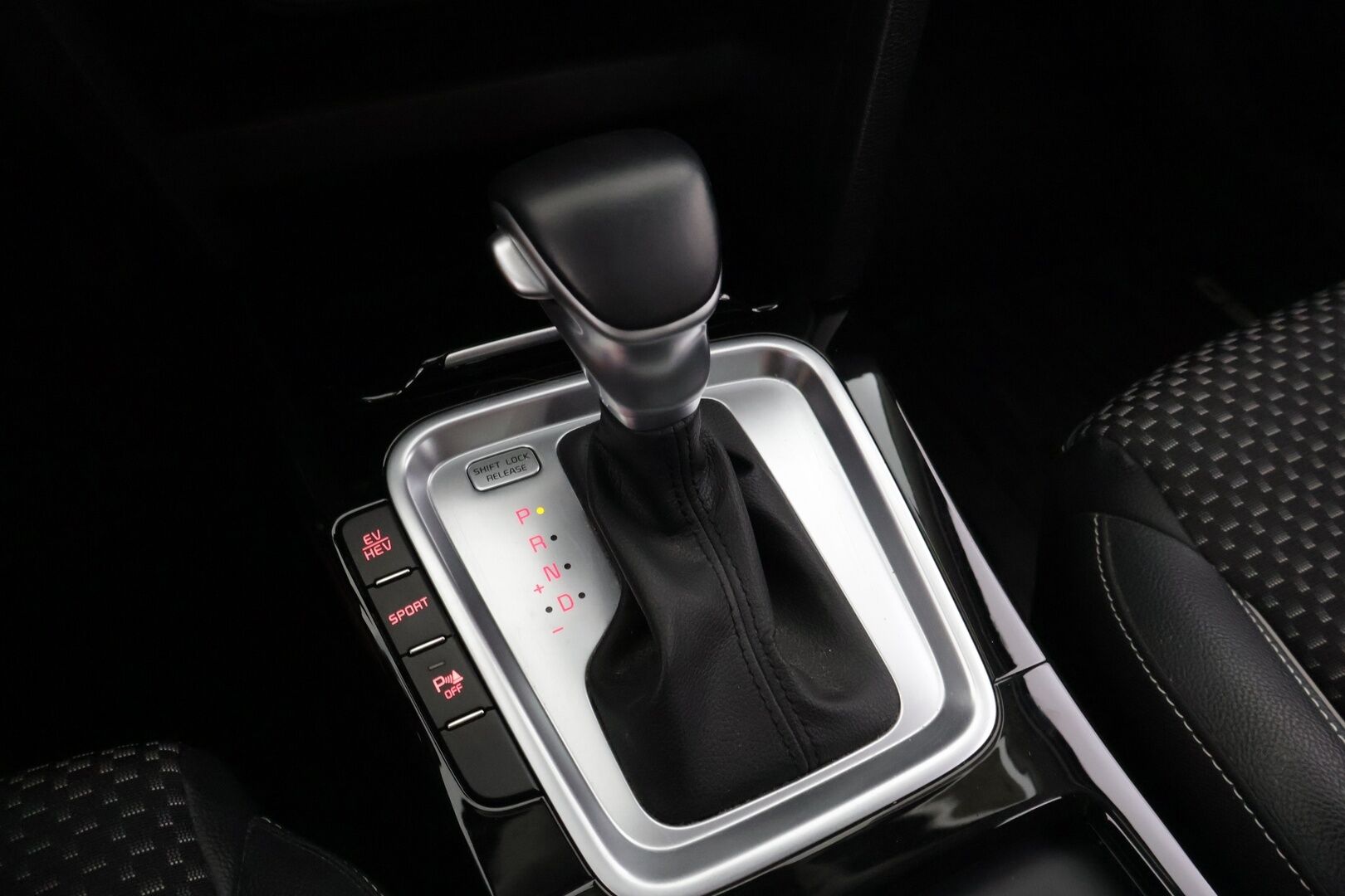 KIA XCEED 2020 1,6 GDI Plug-In Hybrid Business Premium DCT **Adapt.vakkari / P.kamera / Digimittaristo / KeylessGo / Puolinahat** - Merkkihuollettu / Kahdet renkaat aluvanteilla
