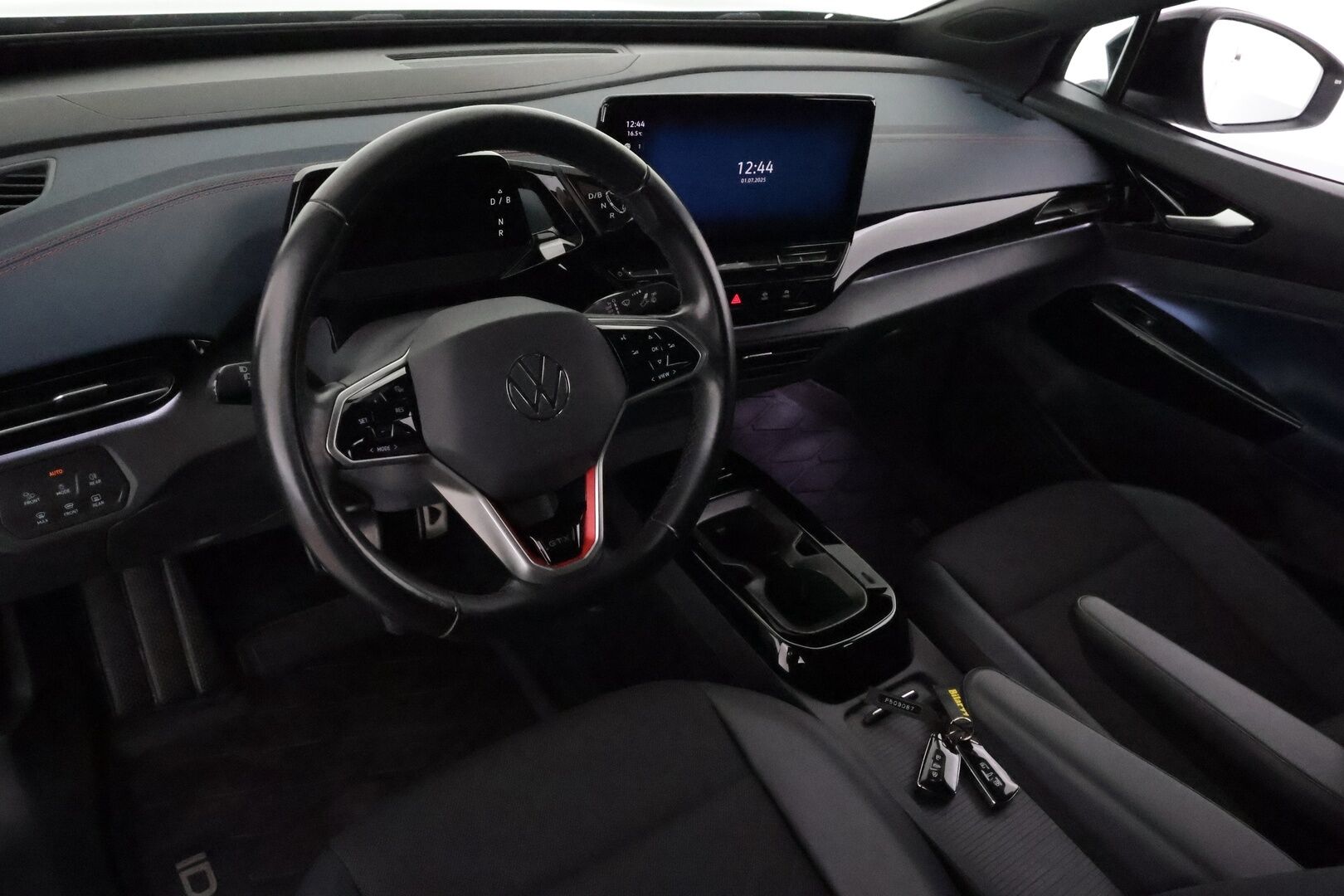VOLKSWAGEN ID.5 2022 GTX Dual Motor AWD Business, akku 77 kWh - 3,99 % KORKOTARJOUS TÄHÄN AUTOON - Lämpöpumppu / Matrix LED / Adapt.Vakkari / Vetokoukku / Navi / Merkkihuollot / Puolinahkasisusta / Hyvillä varusteilla!