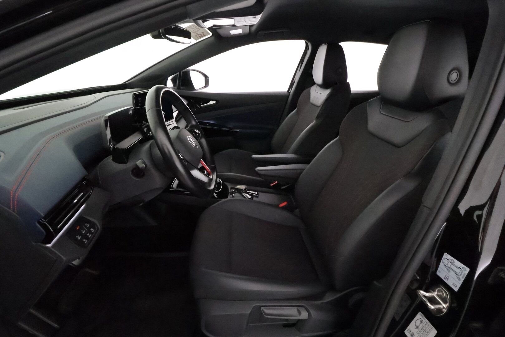 VOLKSWAGEN ID.5 2022 GTX Dual Motor AWD Business, akku 77 kWh - 3,99 % KORKOTARJOUS TÄHÄN AUTOON - Lämpöpumppu / Matrix LED / Adapt.Vakkari / Vetokoukku / Navi / Merkkihuollot / Puolinahkasisusta / Hyvillä varusteilla!