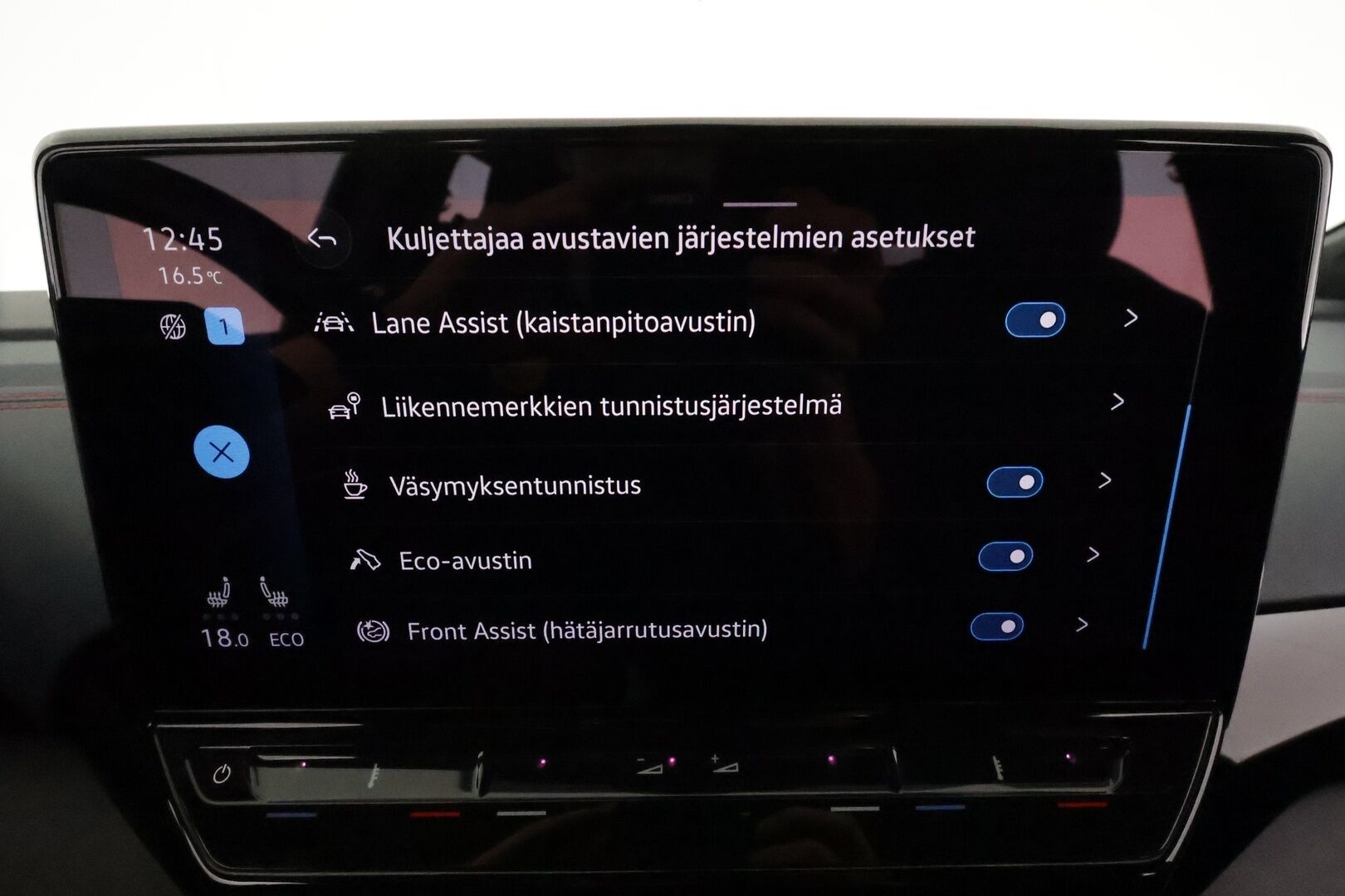 VOLKSWAGEN ID.5 2022 GTX Dual Motor AWD Business, akku 77 kWh - 3,99 % KORKOTARJOUS TÄHÄN AUTOON - Lämpöpumppu / Matrix LED / Adapt.Vakkari / Vetokoukku / Navi / Merkkihuollot / Puolinahkasisusta / Hyvillä varusteilla!