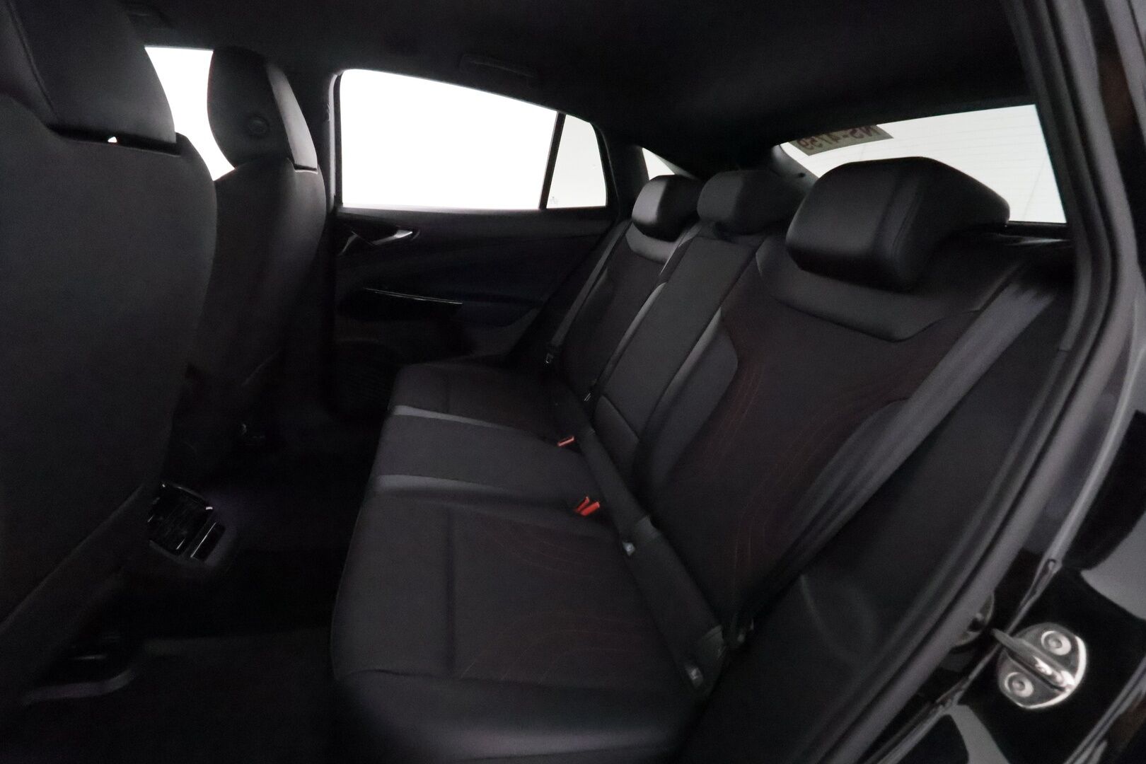 VOLKSWAGEN ID.5 2022 GTX Dual Motor AWD Business, akku 77 kWh - 3,99 % KORKOTARJOUS TÄHÄN AUTOON - Lämpöpumppu / Matrix LED / Adapt.Vakkari / Vetokoukku / Navi / Merkkihuollot / Puolinahkasisusta / Hyvillä varusteilla!