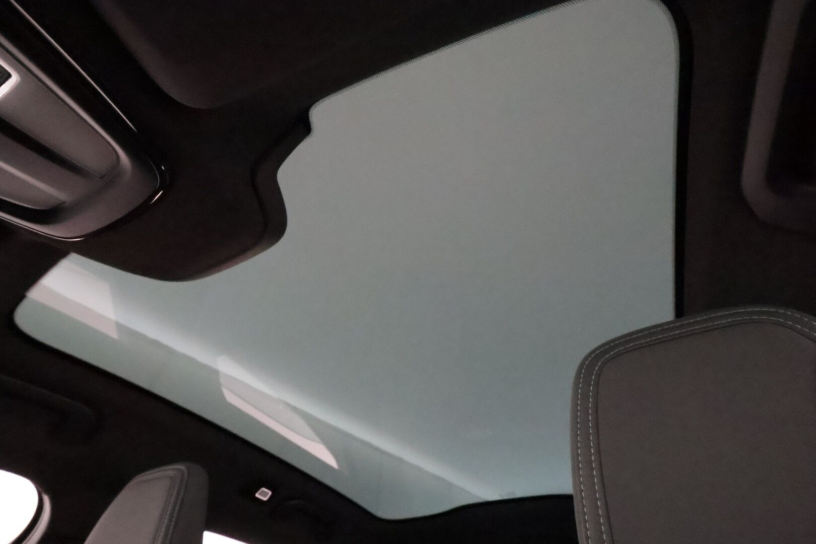 POLESTAR 2 2022 Long Range AWD 78kWh **H&K / PIlot&Plus / Muistipenkki / Lämpöpumppu / Adapt.vakkari / Lasikatto / Koukku / 360** - 3,99 % KORKOTARJOUS TÄHÄN AUTOON - Akku kuntotarkastettu / Merkkihuollettu / Ratinlämmitin / WeaveTech-verhoilu / Pixel LED