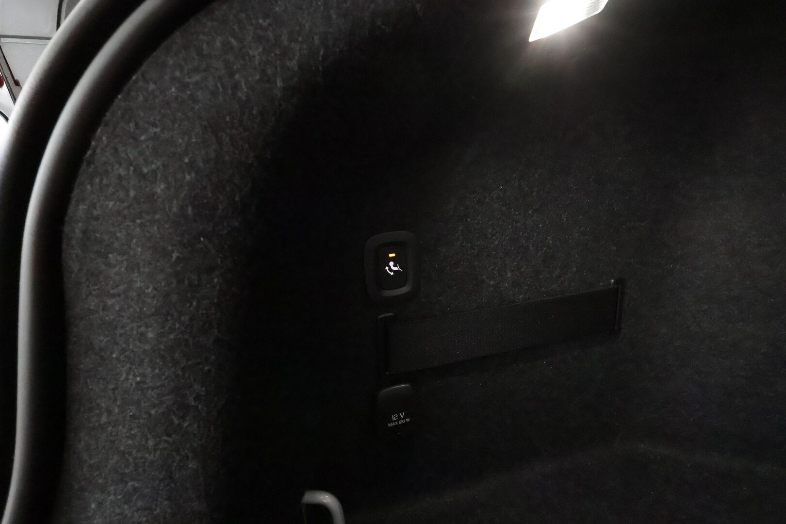 POLESTAR 2 2022 Long Range AWD 78kWh **H&K / PIlot&Plus / Muistipenkki / Lämpöpumppu / Adapt.vakkari / Lasikatto / Koukku / 360** - 3,99 % KORKOTARJOUS TÄHÄN AUTOON - Akku kuntotarkastettu / Merkkihuollettu / Ratinlämmitin / WeaveTech-verhoilu / Pixel LED