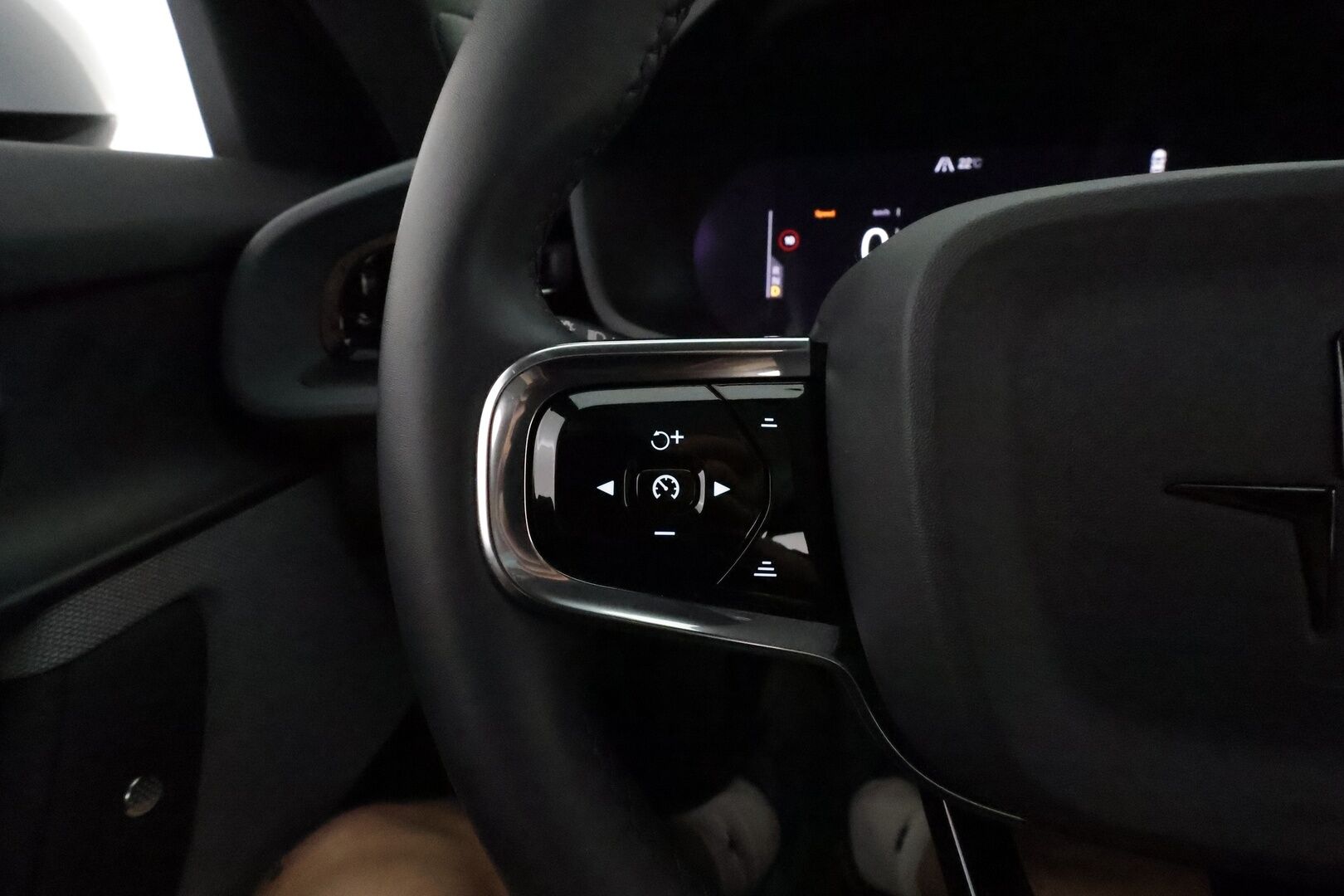 POLESTAR 2 2022 Long Range AWD 78kWh **H&K / PIlot&Plus / Muistipenkki / Lämpöpumppu / Adapt.vakkari / Lasikatto / Koukku / 360** - 3,99 % KORKOTARJOUS TÄHÄN AUTOON - Akku kuntotarkastettu / Merkkihuollettu / Ratinlämmitin / WeaveTech-verhoilu / Pixel LED