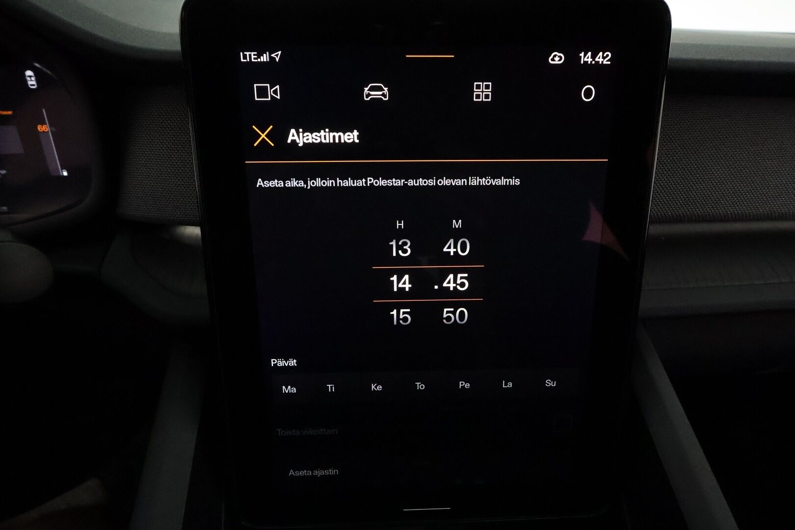 POLESTAR 2 2022 Long Range AWD 78kWh **H&K / PIlot&Plus / Muistipenkki / Lämpöpumppu / Adapt.vakkari / Lasikatto / Koukku / 360** - 3,99 % KORKOTARJOUS TÄHÄN AUTOON - Akku kuntotarkastettu / Merkkihuollettu / Ratinlämmitin / WeaveTech-verhoilu / Pixel LED