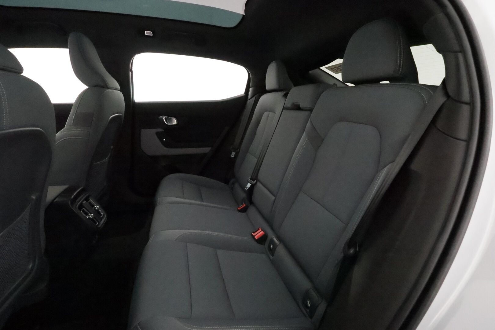 POLESTAR 2 2022 Long Range AWD 78kWh **H&K / PIlot&Plus / Muistipenkki / Lämpöpumppu / Adapt.vakkari / Lasikatto / Koukku / 360** - 3,99 % KORKOTARJOUS TÄHÄN AUTOON - Akku kuntotarkastettu / Merkkihuollettu / Ratinlämmitin / WeaveTech-verhoilu / Pixel LED
