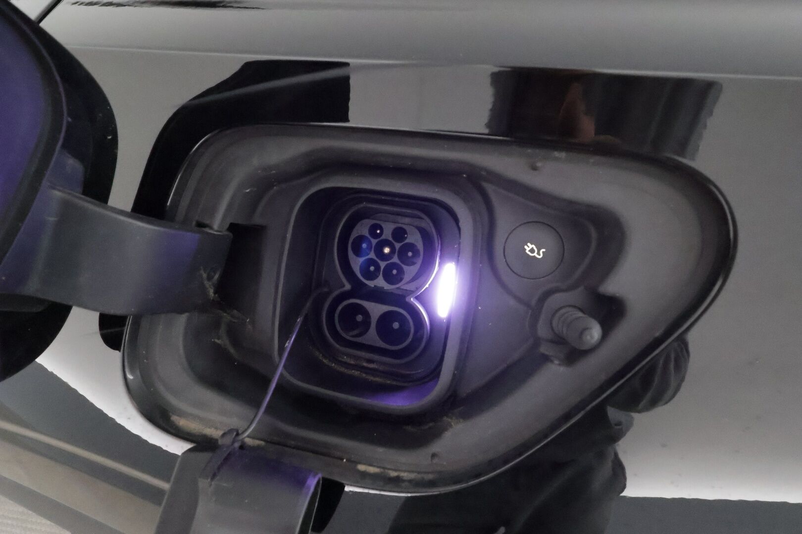 POLESTAR 2 2021 Long Range Dual Motor **Pilot&Plus / Vaalea Nahkasisusta / Ilmastoidut istuimet / H&K / Lasikatto / Muistipenkki / 360 kamera / Pixel LED** - 3,99 % KORKOTARJOUS TÄHÄN AUTOON - 2x Latauskaapelit
