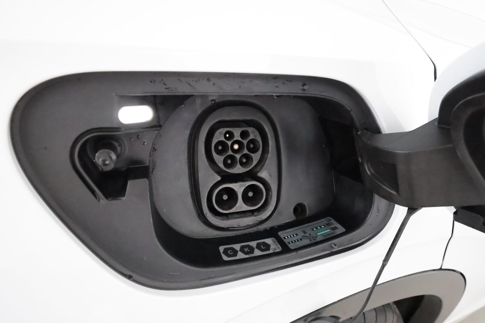 VOLKSWAGEN ID.5 2022 Pro Performance 150 kW, akku 77 kWh **Adapt.vakkari / Lämpöpumppu / P.kamera / Koukku / Digimittaristo** - 3,99 % KORKOTARJOUS TÄHÄN AUTOON - Akku kuntotarkastettu! / Kahdet renkaat aluvanteilla