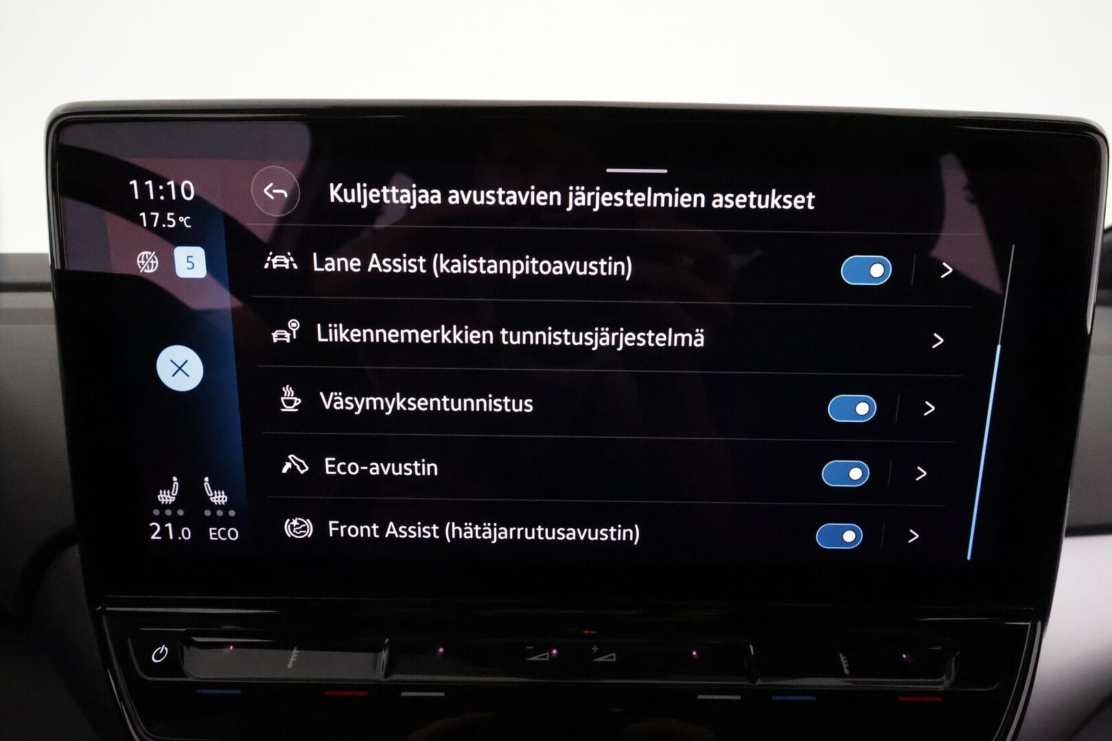 VOLKSWAGEN ID.5 2022 Pro Performance 150 kW, akku 77 kWh **Adapt.vakkari / Lämpöpumppu / P.kamera / Koukku / Digimittaristo** - 3,99 % KORKOTARJOUS TÄHÄN AUTOON - Akku kuntotarkastettu! / Kahdet renkaat aluvanteilla