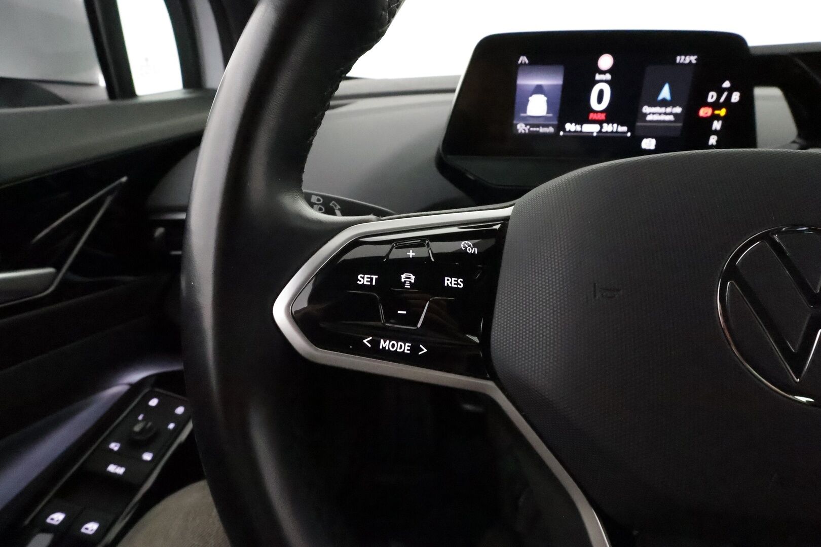 VOLKSWAGEN ID.5 2022 Pro Performance 150 kW, akku 77 kWh **Adapt.vakkari / Lämpöpumppu / P.kamera / Koukku / Digimittaristo** - Akku kuntotarkastettu! / Kahdet renkaat aluvanteilla