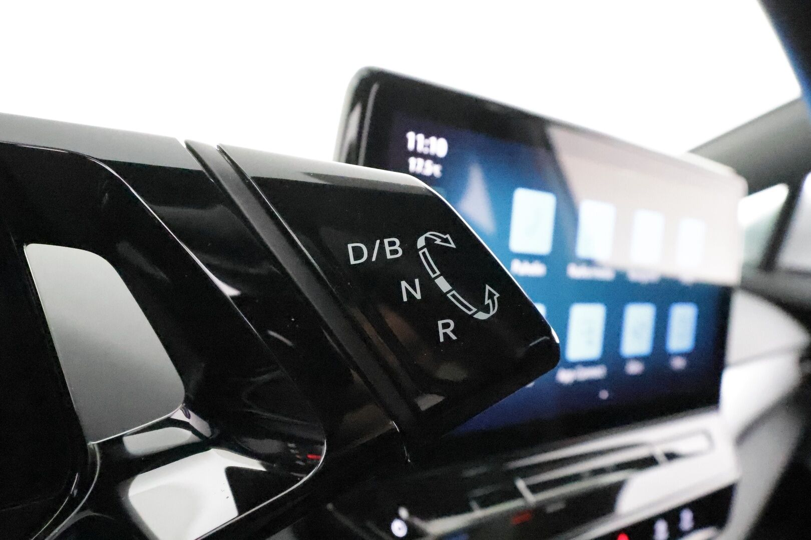 VOLKSWAGEN ID.5 2022 Pro Performance 150 kW, akku 77 kWh **Adapt.vakkari / Lämpöpumppu / P.kamera / Koukku / Digimittaristo** - Akku kuntotarkastettu! / Kahdet renkaat aluvanteilla