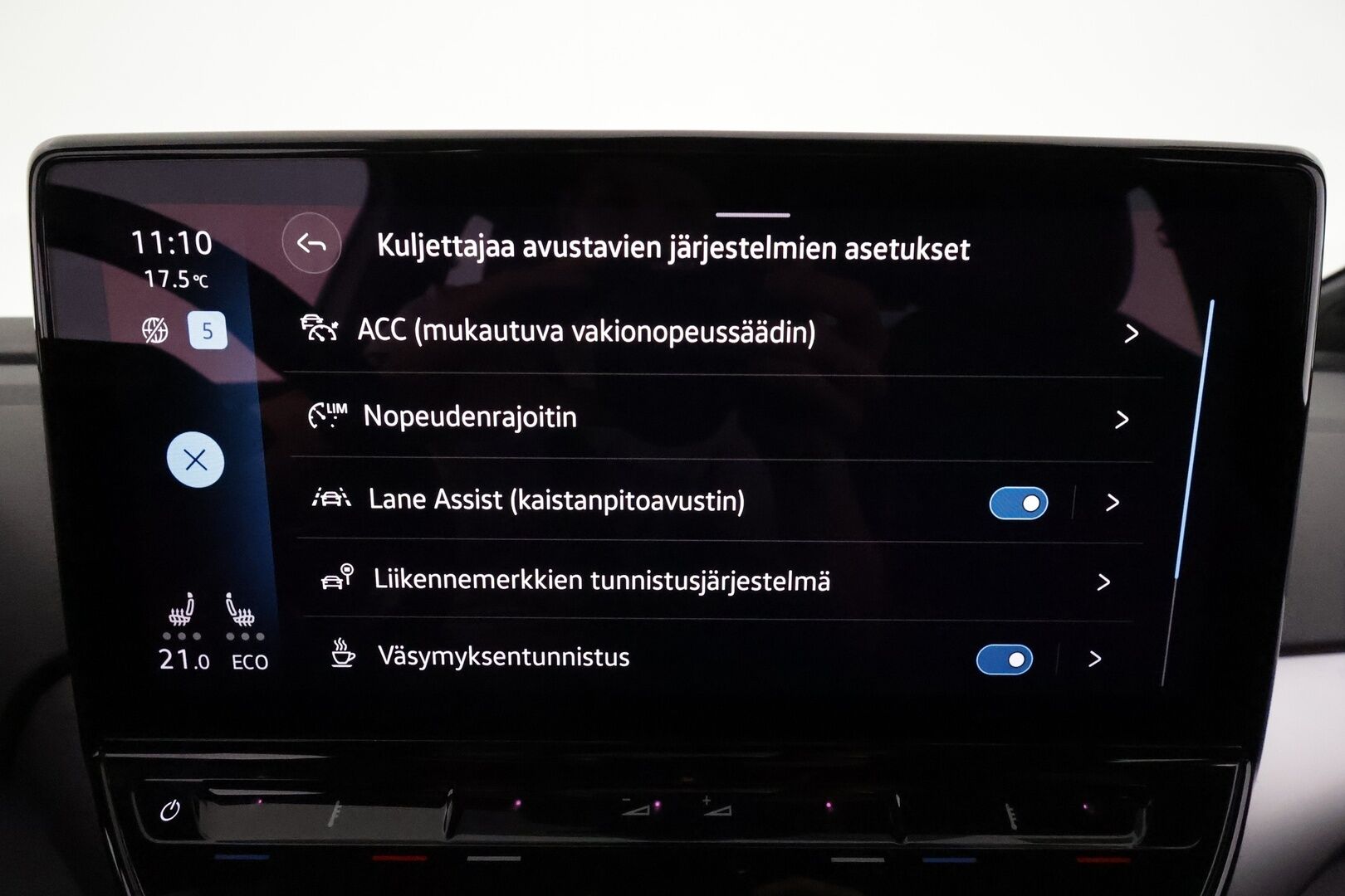 VOLKSWAGEN ID.5 2022 Pro Performance 150 kW, akku 77 kWh **Adapt.vakkari / Lämpöpumppu / P.kamera / Koukku / Digimittaristo** - 3,99 % KORKOTARJOUS TÄHÄN AUTOON - Akku kuntotarkastettu! / Kahdet renkaat aluvanteilla