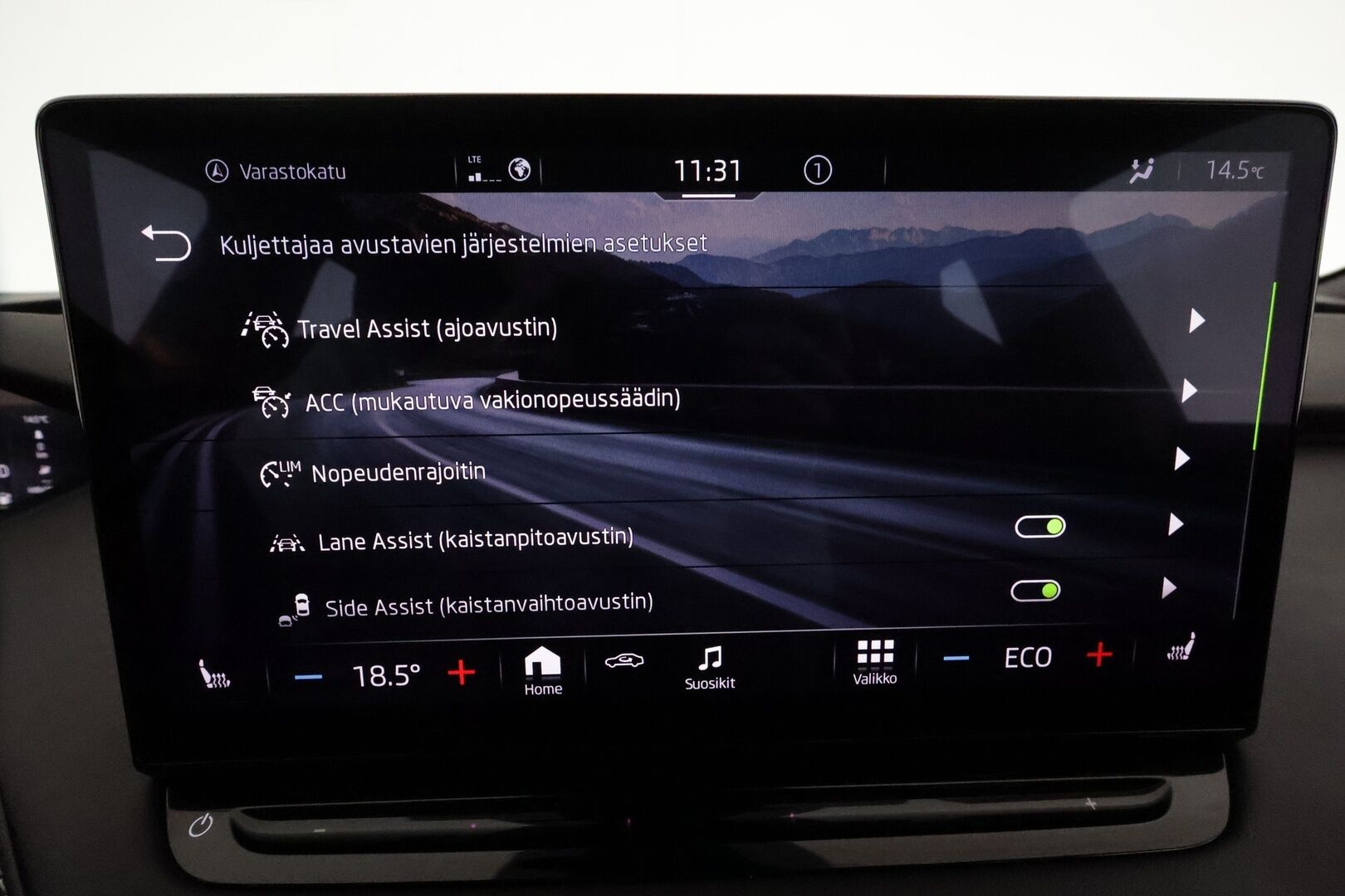 SKODA ENYAQ 2022 80 iV Sportline ** Muistipenkki / Matrix LED / Lämpöpumppu / Adapt.vakkari / Koukku / P.kamera / Sporttipenkit / Navi** - 3,99 % KORKOTARJOUS TÄHÄN AUTOON - Akku kuntotarkastettu! / KeylessGo / Merkkihuollettu / Nahka-Alcantara