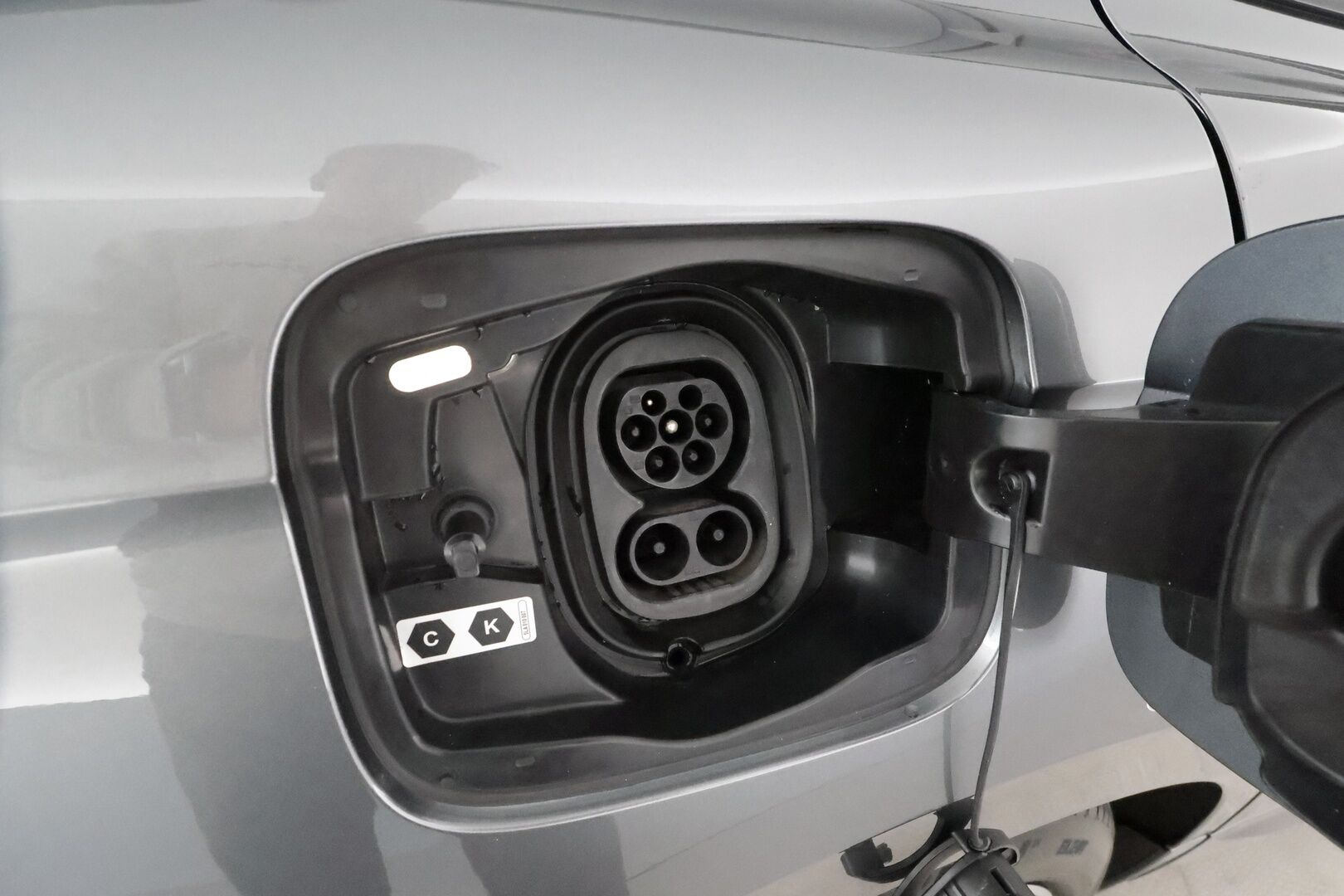 SKODA ENYAQ 2022 80 iV Sportline ** Muistipenkki / Matrix LED / Lämpöpumppu / Adapt.vakkari / Koukku / P.kamera / Sporttipenkit / Navi** - 3,99 % KORKOTARJOUS TÄHÄN AUTOON - Akku kuntotarkastettu! / KeylessGo / Merkkihuollettu / Nahka-Alcantara