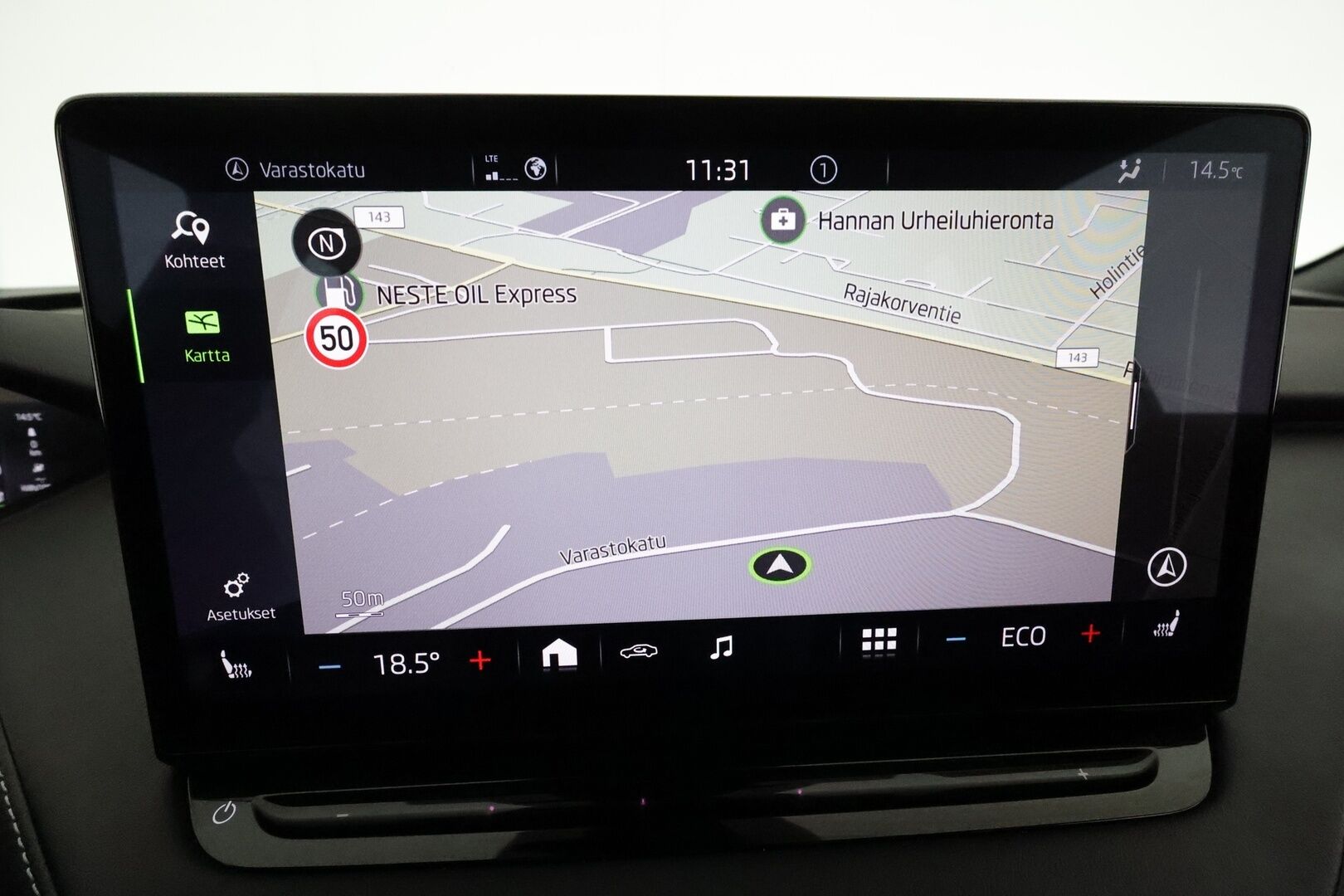 SKODA ENYAQ 2022 80 iV Sportline ** Muistipenkki / Matrix LED / Lämpöpumppu / Adapt.vakkari / Koukku / P.kamera / Sporttipenkit / Navi** - 3,99 % KORKOTARJOUS TÄHÄN AUTOON - Akku kuntotarkastettu! / KeylessGo / Merkkihuollettu / Nahka-Alcantara