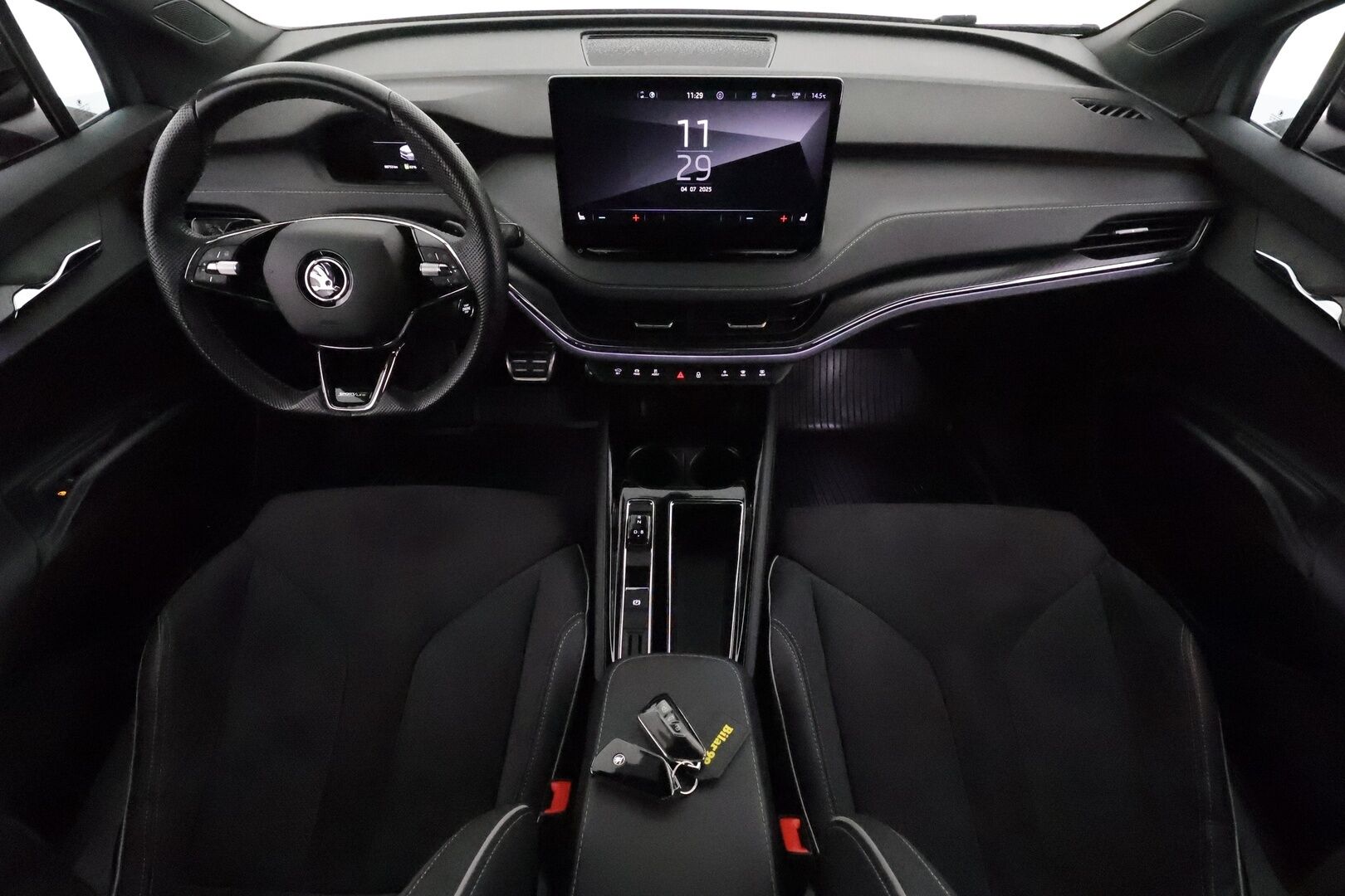 SKODA ENYAQ 2022 80 iV Sportline ** Muistipenkki / Matrix LED / Lämpöpumppu / Adapt.vakkari / Koukku / P.kamera / Sporttipenkit / Navi** - 3,99 % KORKOTARJOUS TÄHÄN AUTOON - Akku kuntotarkastettu! / KeylessGo / Merkkihuollettu / Nahka-Alcantara