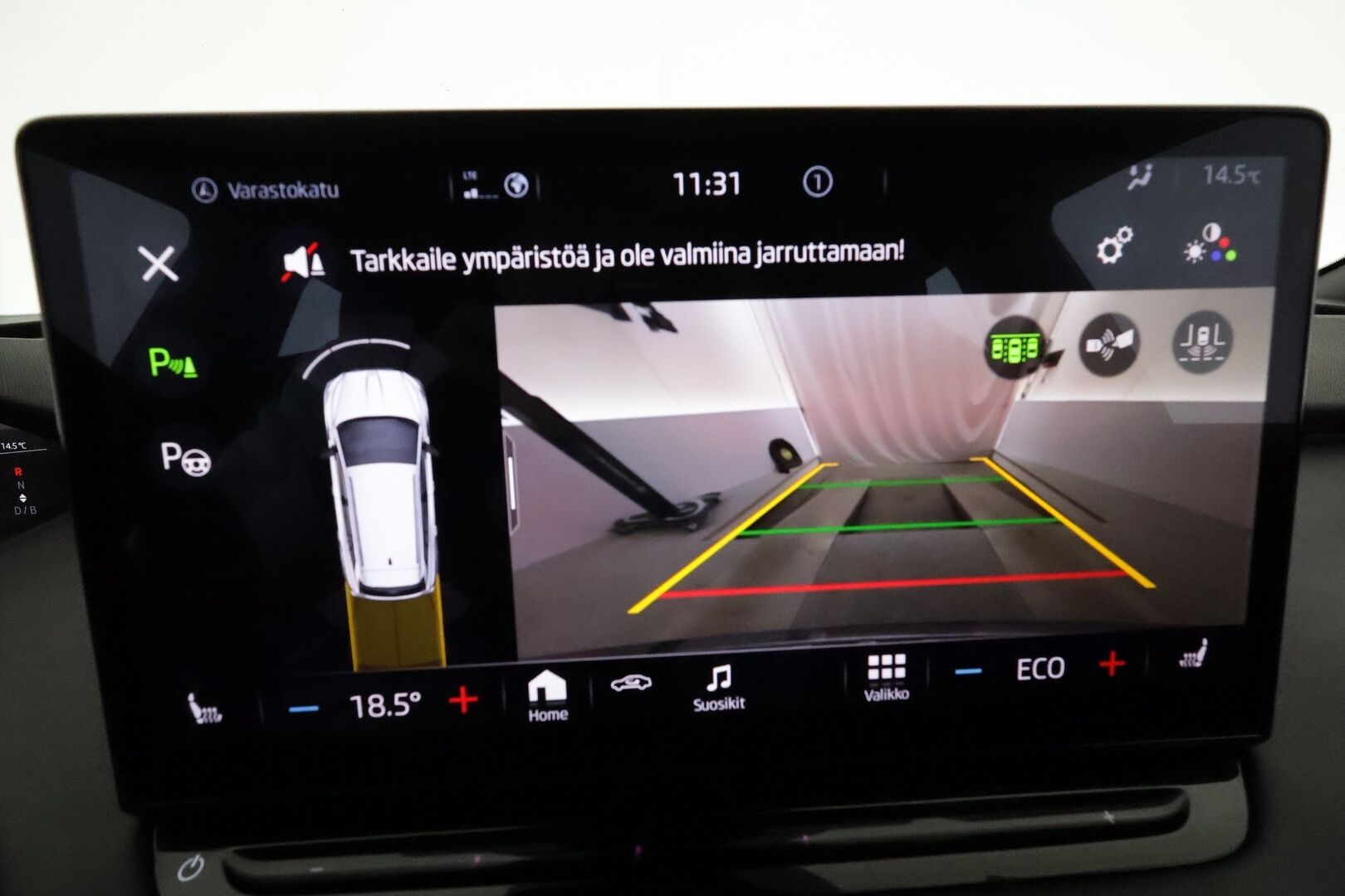 SKODA ENYAQ 2022 80 iV Sportline ** Muistipenkki / Matrix LED / Lämpöpumppu / Adapt.vakkari / Koukku / P.kamera / Sporttipenkit / Navi** - 3,99 % KORKOTARJOUS TÄHÄN AUTOON - Akku kuntotarkastettu! / KeylessGo / Merkkihuollettu / Nahka-Alcantara