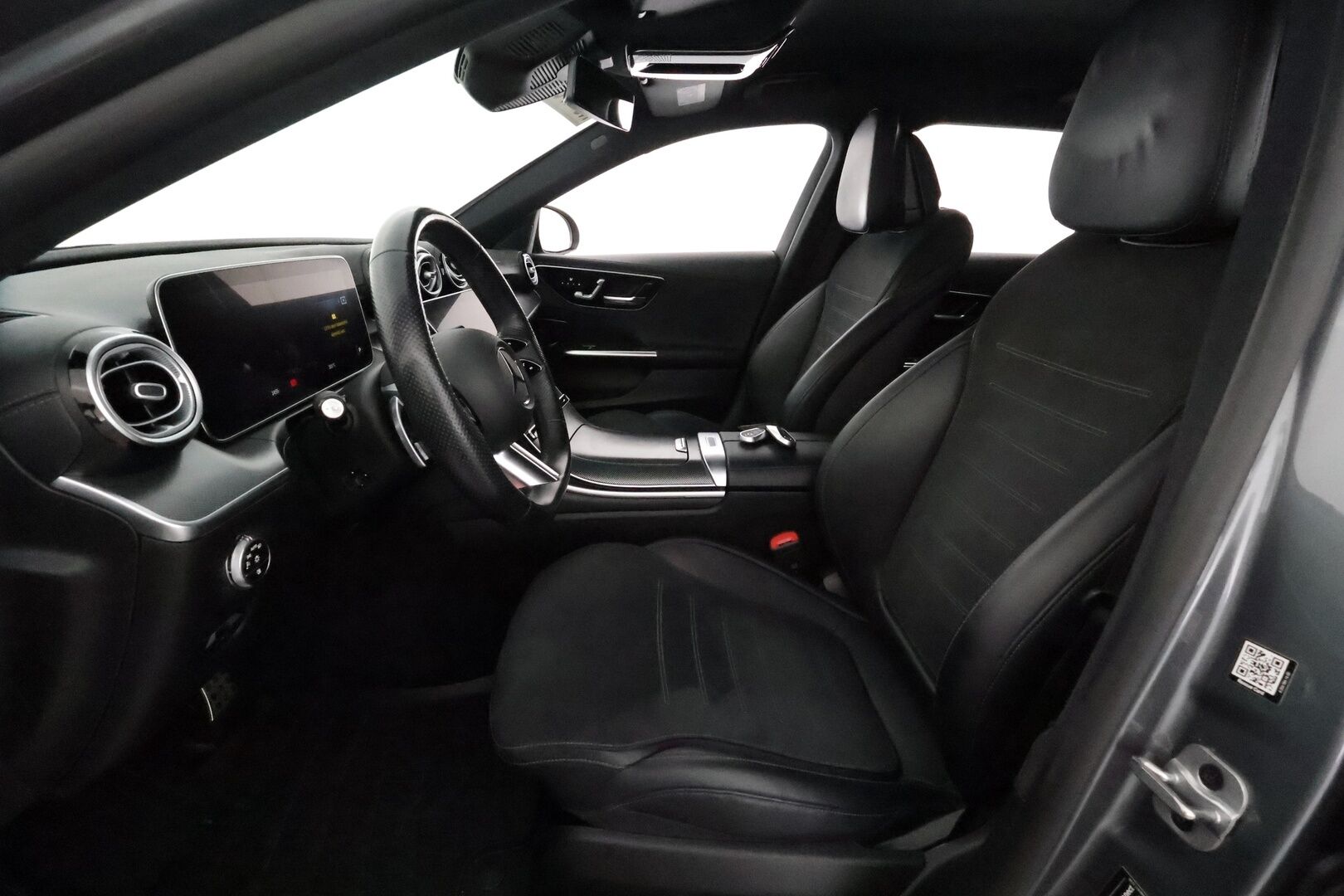 MERCEDES-BENZ C 2023 300e T A Business AMG **Distronic + / Muistipaketti / Digital LED / 360 Kamera / Koukku / Keyless / Apple&Android** - 3,99 % KORKOTARJOUS TÄHÄN AUTOON - Vetokoukku / Ratinlämmitin / Kahdet renkaat aluvanteilla