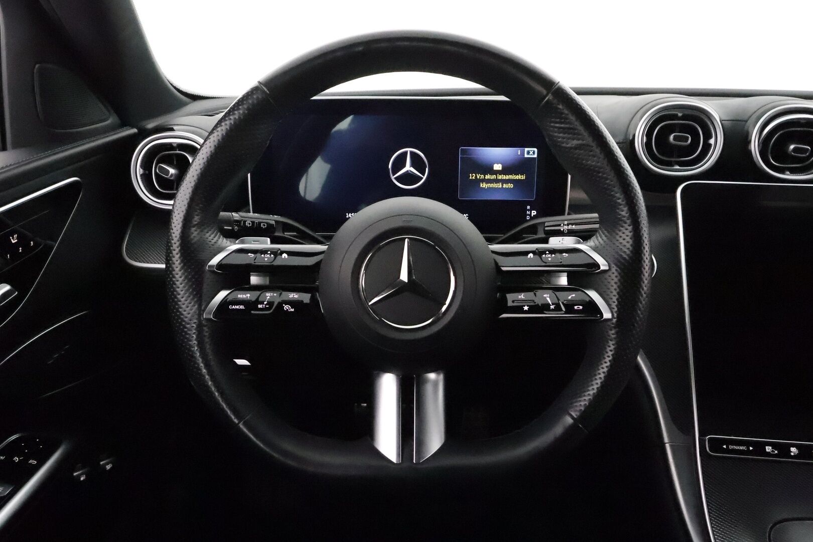 MERCEDES-BENZ C 2023 300e T A Business AMG **Distronic + / Muistipaketti / Digital LED / 360 Kamera / Koukku / Keyless / Apple&Android** - 3,99 % KORKOTARJOUS TÄHÄN AUTOON - Vetokoukku / Ratinlämmitin / Kahdet renkaat aluvanteilla