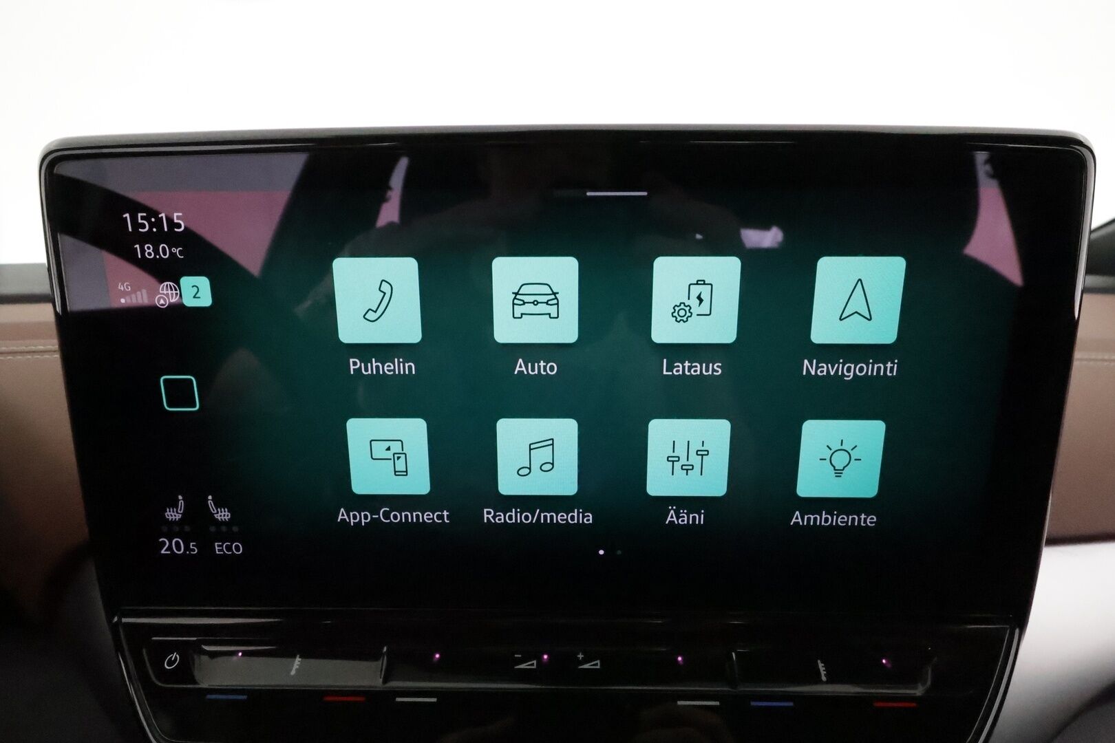 VOLKSWAGEN ID.5 2022 Pro Performance 150 kW, akku 77 kWh **Adapt.vakkari / Lämpöpumppu / Koukku / Ratinlämmitin / P.tutkat** - 3,99 % KORKOTARJOUS TÄHÄN AUTOON - Kahdet renkaat aluvanteilla / Merkkihuollettu