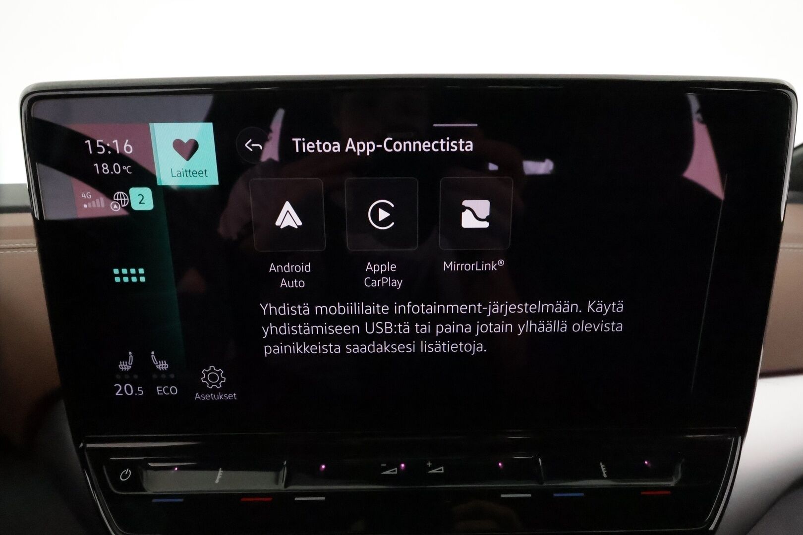 VOLKSWAGEN ID.5 2022 Pro Performance 150 kW, akku 77 kWh **Adapt.vakkari / Lämpöpumppu / Koukku / Ratinlämmitin / P.tutkat** - 3,99 % KORKOTARJOUS TÄHÄN AUTOON - Kahdet renkaat aluvanteilla / Merkkihuollettu