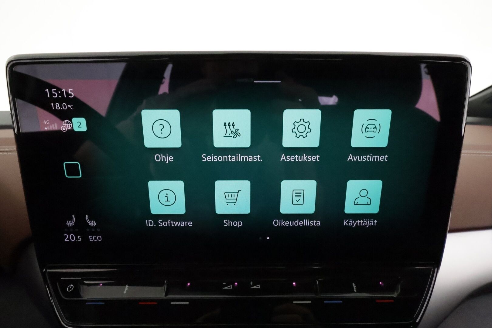 VOLKSWAGEN ID.5 2022 Pro Performance 150 kW, akku 77 kWh **Adapt.vakkari / Lämpöpumppu / Koukku / Ratinlämmitin / P.tutkat** - 3,99 % KORKOTARJOUS TÄHÄN AUTOON - Kahdet renkaat aluvanteilla / Merkkihuollettu