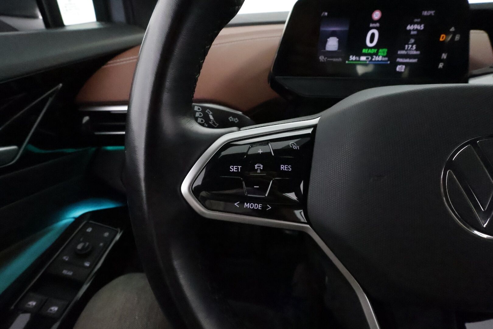 VOLKSWAGEN ID.5 2022 Pro Performance 150 kW, akku 77 kWh **Adapt.vakkari / Lämpöpumppu / Koukku / Ratinlämmitin / P.tutkat** - 3,99 % KORKOTARJOUS TÄHÄN AUTOON - Kahdet renkaat aluvanteilla / Merkkihuollettu