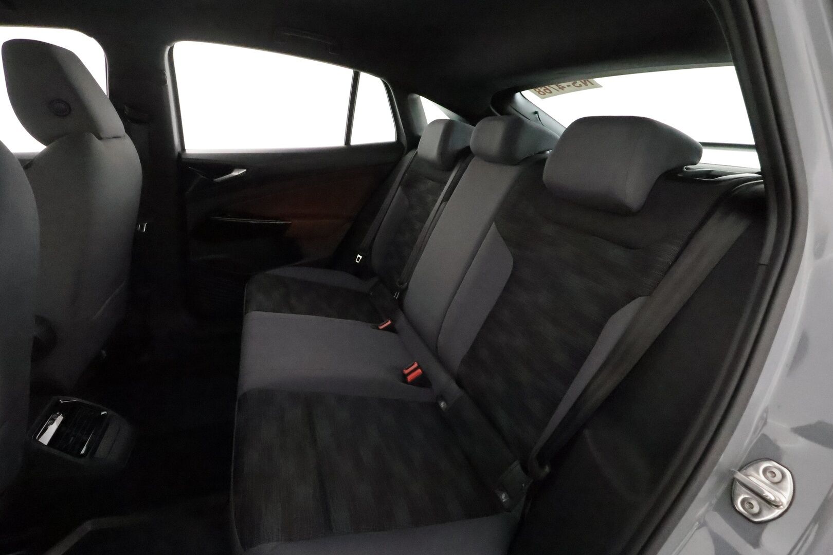 VOLKSWAGEN ID.5 2022 Pro Performance 150 kW, akku 77 kWh **Adapt.vakkari / Lämpöpumppu / Koukku / Ratinlämmitin / P.tutkat** - 3,99 % KORKOTARJOUS TÄHÄN AUTOON - Kahdet renkaat aluvanteilla / Merkkihuollettu