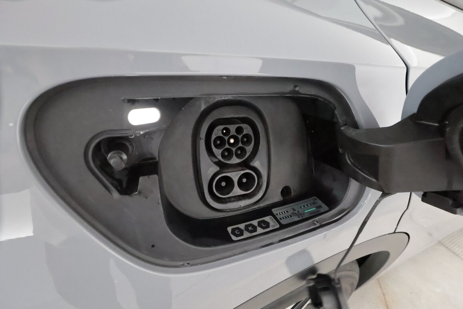 VOLKSWAGEN ID.5 2022 Pro Performance 150 kW, akku 77 kWh **Adapt.vakkari / Lämpöpumppu / Koukku / Ratinlämmitin / P.tutkat** - 3,99 % KORKOTARJOUS TÄHÄN AUTOON - Kahdet renkaat aluvanteilla / Merkkihuollettu
