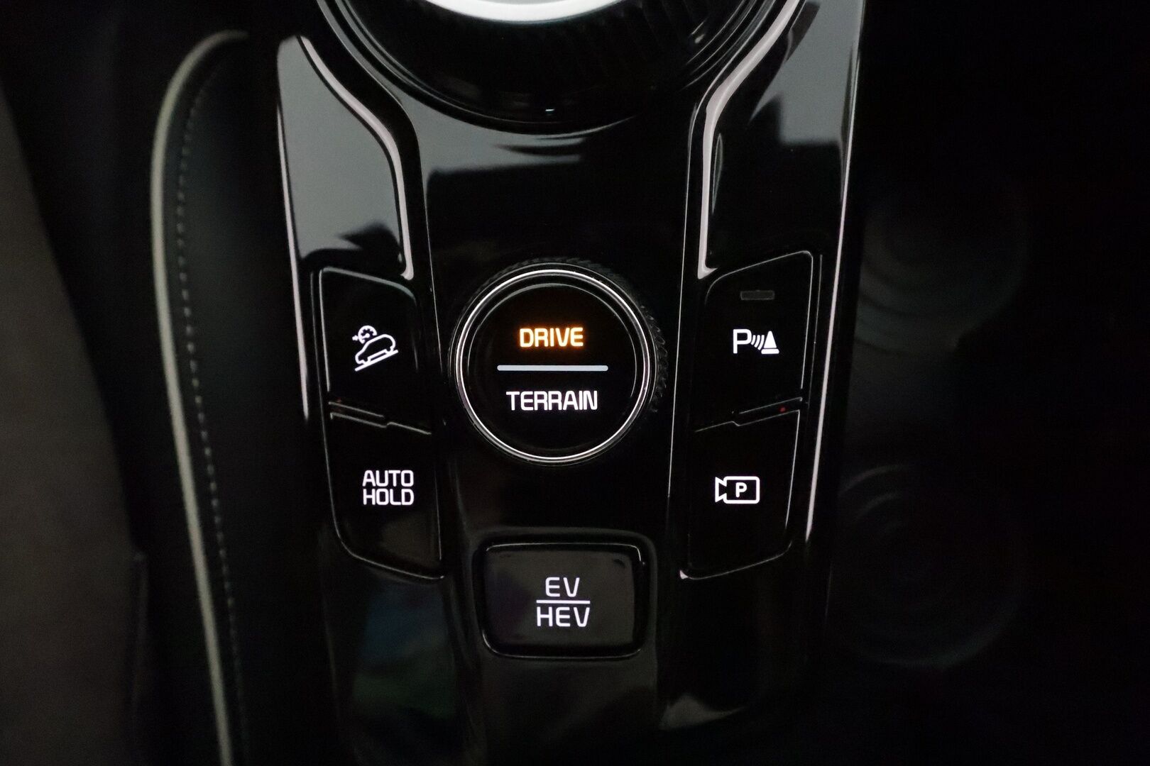 KIA SPORTAGE 2023 1,6 T-GDI AWD Plug-in Hybrid GT-Line AT 265hv **Adapt.vakkari / H&K / Muistipenkki / Ilmastoidut istuimet / KeylessGo / 360°** - 3,99 % KORKOTARJOUS TÄHÄN AUTOON - Kahdet renkaat aluvanteilla / Merkkihuollettu