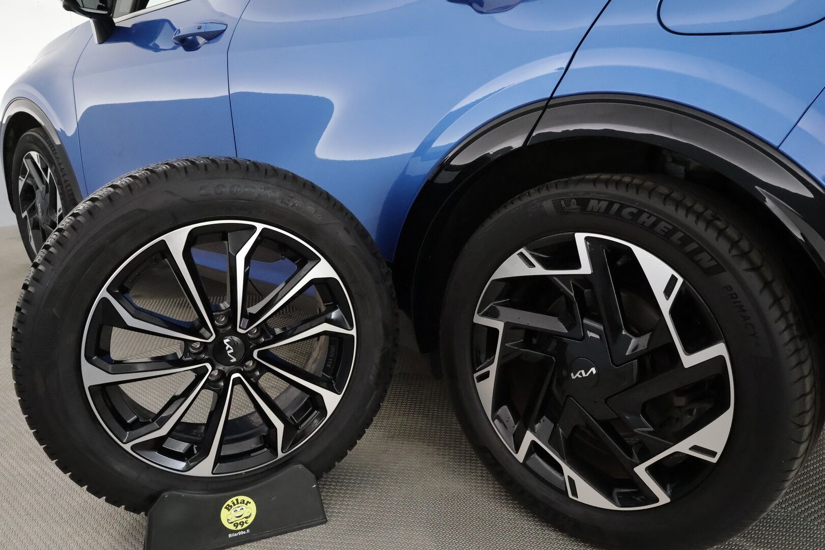KIA SPORTAGE 2023 1,6 T-GDI AWD Plug-in Hybrid GT-Line AT 265hv **Adapt.vakkari / H&K / Muistipenkki / Ilmastoidut istuimet / KeylessGo / 360°** - 3,99 % KORKOTARJOUS TÄHÄN AUTOON - Kahdet renkaat aluvanteilla / Merkkihuollettu