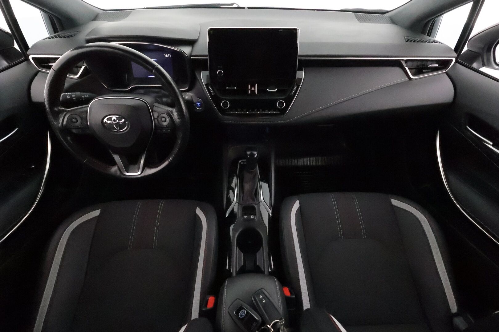 TOYOTA COROLLA 2022 Touring Sports 1,8 Hybrid GR Sport **Adapt.vakkari / P.kamera / Digimittaristo / Sporttipenkit / Ratinlämmitin / Navi** - Merkkihuollettu / Kahdet renkaat aluvanteilla / Kattotelineet / Puolinahat