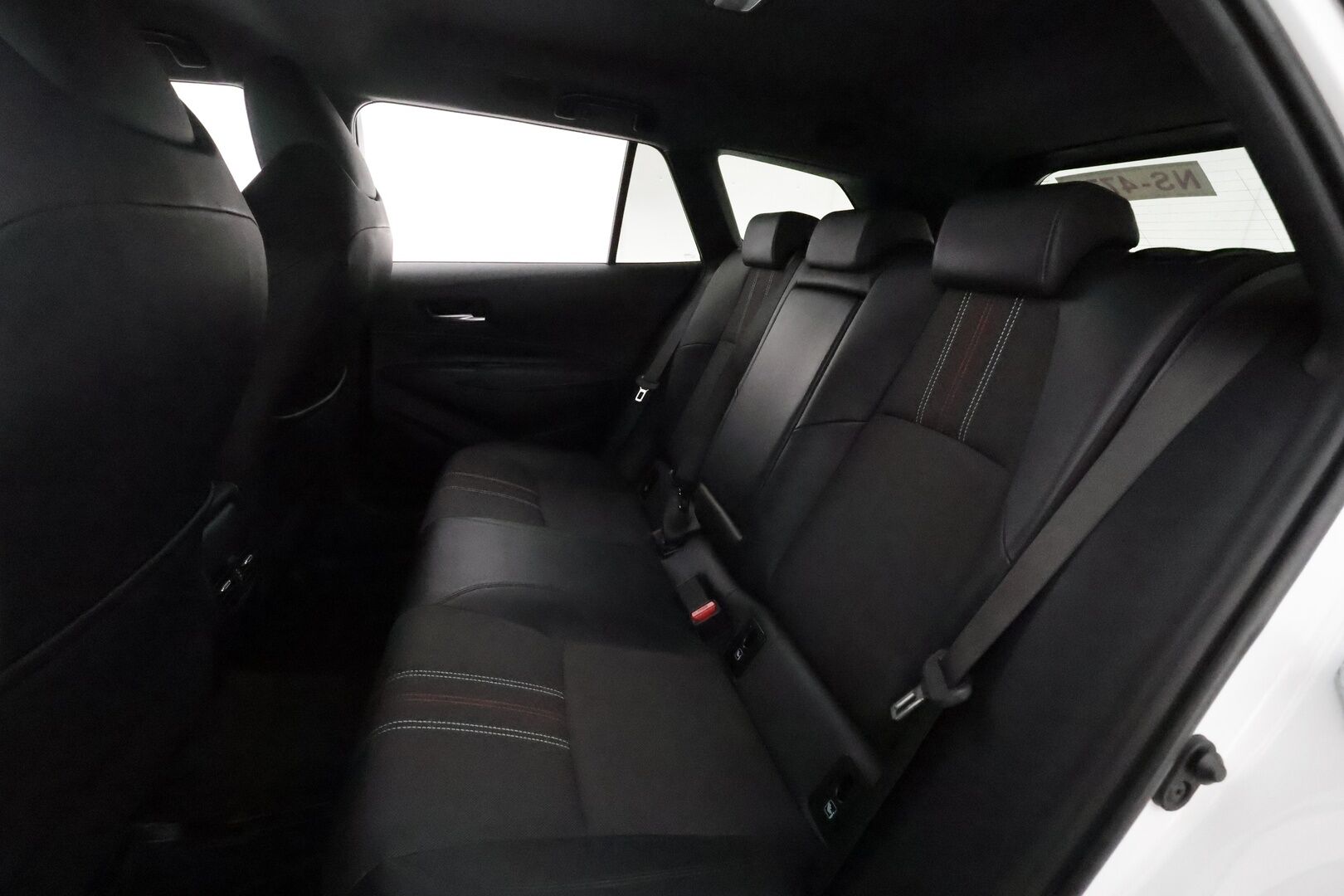 TOYOTA COROLLA 2022 Touring Sports 1,8 Hybrid GR Sport **Adapt.vakkari / P.kamera / Digimittaristo / Sporttipenkit / Ratinlämmitin / Navi** - Merkkihuollettu / Kahdet renkaat aluvanteilla / Kattotelineet / Puolinahat