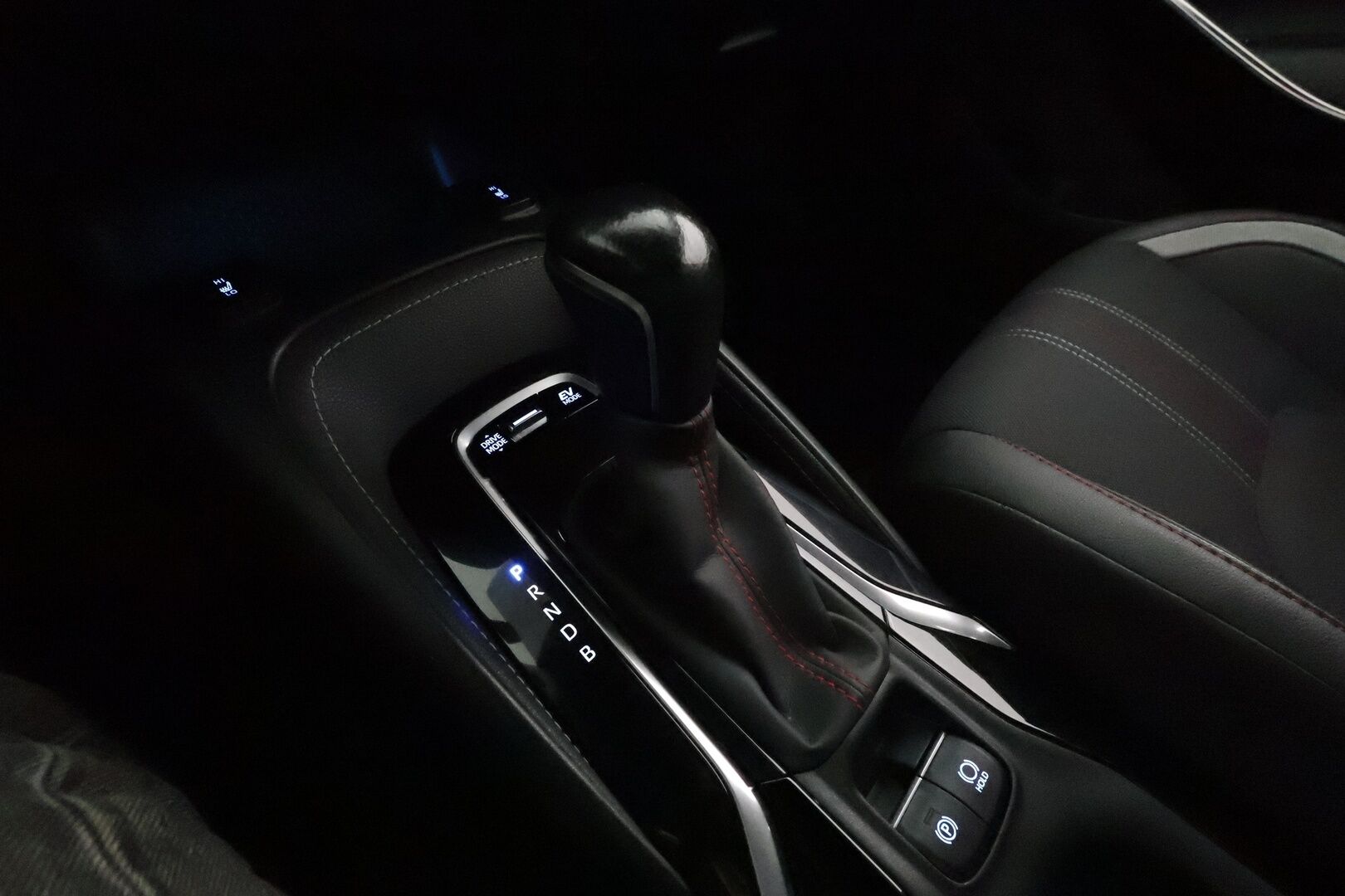 TOYOTA COROLLA 2022 Touring Sports 1,8 Hybrid GR Sport **Adapt.vakkari / P.kamera / Digimittaristo / Sporttipenkit / Ratinlämmitin / Navi** - Merkkihuollettu / Kahdet renkaat aluvanteilla / Kattotelineet / Puolinahat