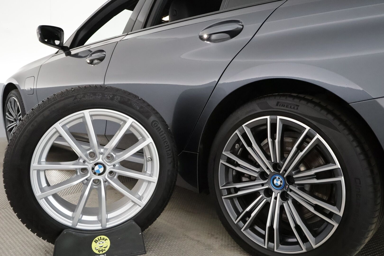 BMW 330E 2022 G21 Xdrive Steptronic M-Sport **LED-valot / HiFi / P.kamera / Sporttipenkit / Navi / Kaistavahti / Digimittaristo** - 3,99 % KORKOTARJOUS TÄHÄN AUTOON - 2x Latauskaapelit / Kahdet Renkaat