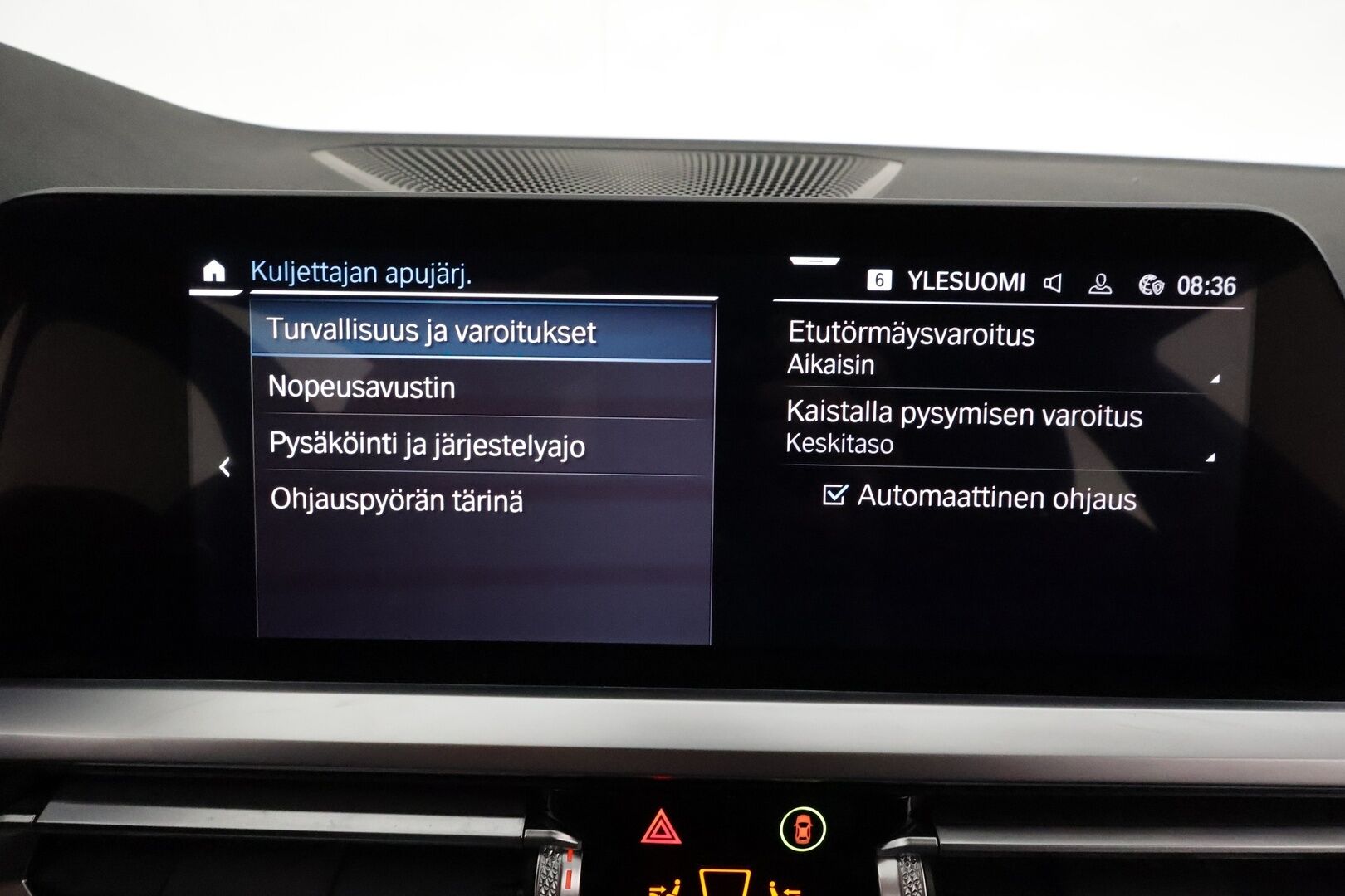 BMW 330E 2022 G21 Xdrive Steptronic M-Sport **LED-valot / HiFi / P.kamera / Sporttipenkit / Navi / Kaistavahti / Digimittaristo** - 3,99 % KORKOTARJOUS TÄHÄN AUTOON - 2x Latauskaapelit / Kahdet Renkaat