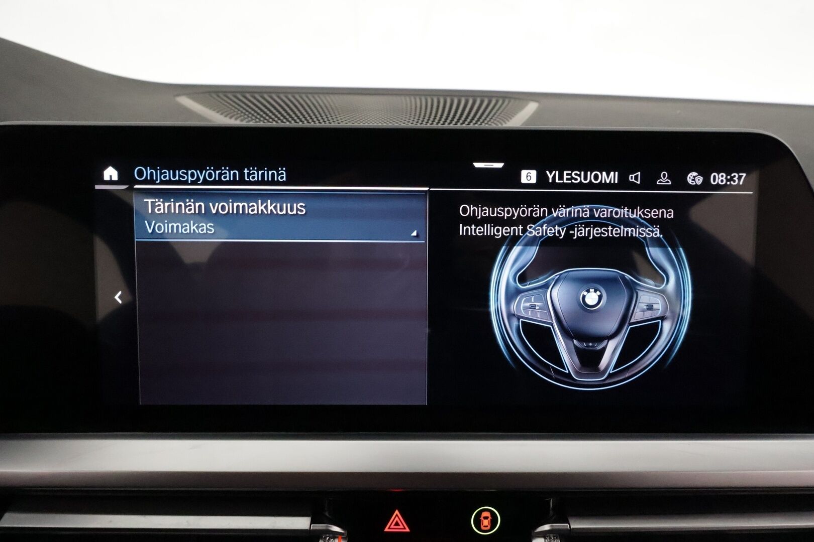 BMW 330E 2022 G21 Xdrive Steptronic M-Sport **LED-valot / HiFi / P.kamera / Sporttipenkit / Navi / Kaistavahti / Digimittaristo** - 3,99 % KORKOTARJOUS TÄHÄN AUTOON - 2x Latauskaapelit / Kahdet Renkaat