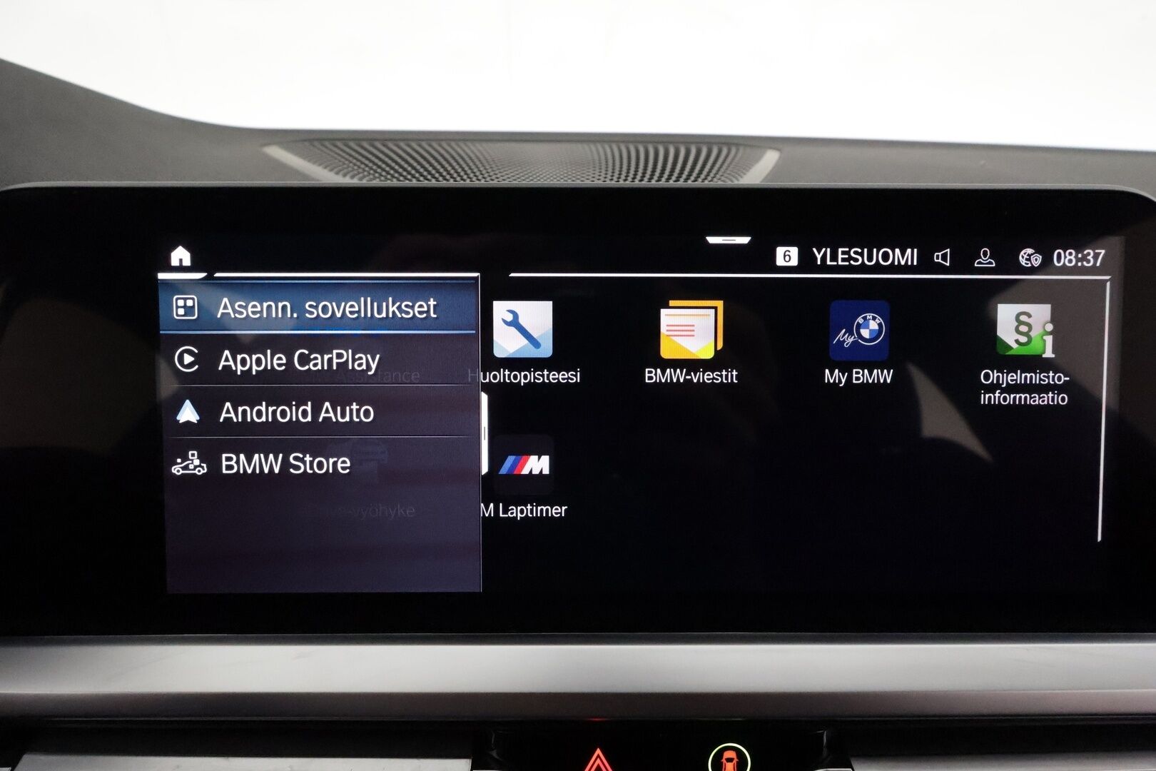 BMW 330E 2022 G21 Xdrive Steptronic M-Sport **LED-valot / HiFi / P.kamera / Sporttipenkit / Navi / Kaistavahti / Digimittaristo** - 3,99 % KORKOTARJOUS TÄHÄN AUTOON - 2x Latauskaapelit / Kahdet Renkaat