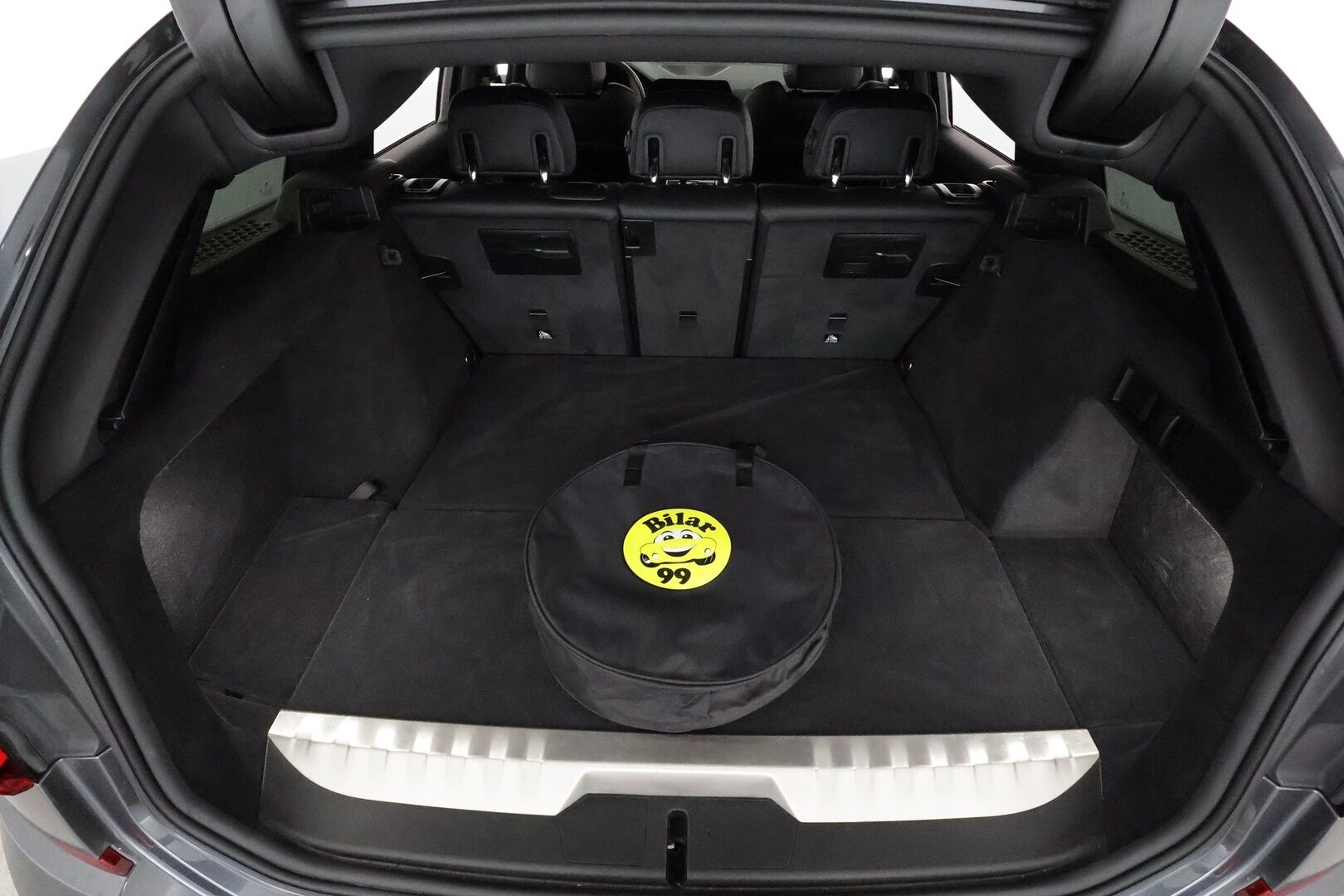 BMW 330E 2022 G21 Xdrive Steptronic M-Sport **LED-valot / HiFi / P.kamera / Sporttipenkit / Navi / Kaistavahti / Digimittaristo** - 3,99 % KORKOTARJOUS TÄHÄN AUTOON - 2x Latauskaapelit / Kahdet Renkaat