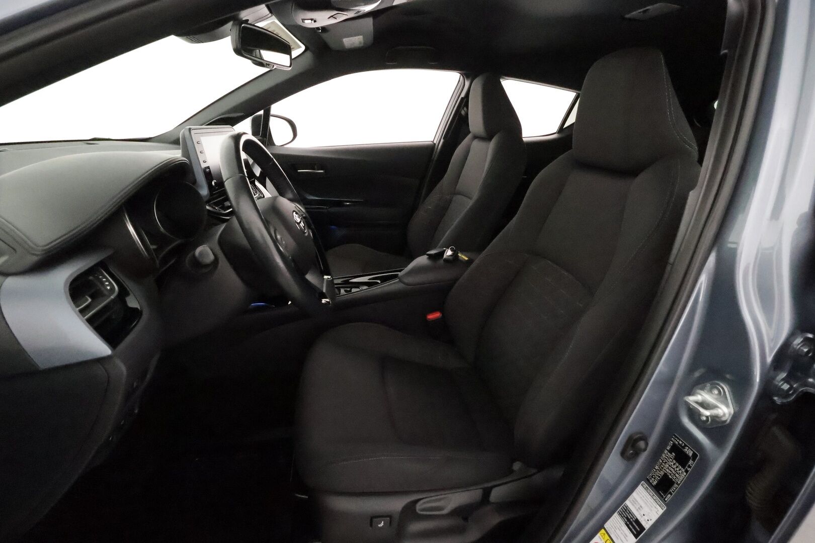 TOYOTA C-HR 2020 1.8 Hybrid X-Edition **Adapt.vakkari / JBL / P.kamera / LED / Ratinlämmitin / KeylessGo** - Kahdet renkaat aluvanteilla