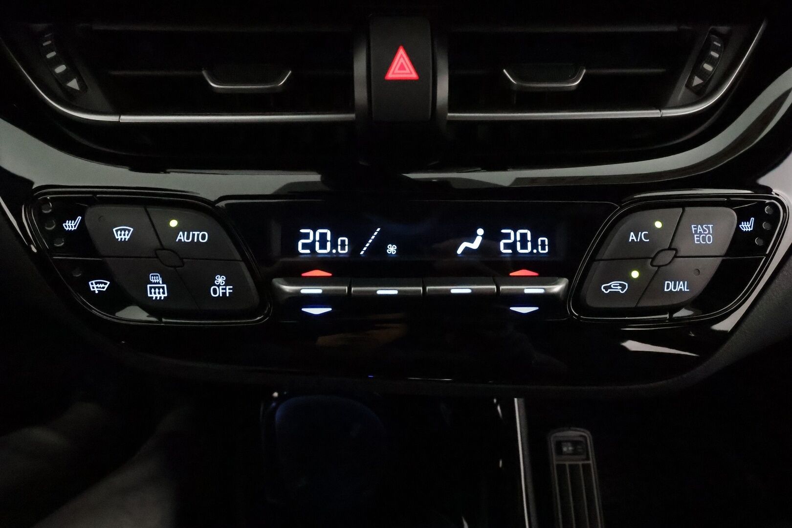 TOYOTA C-HR 2020 1.8 Hybrid X-Edition **Adapt.vakkari / JBL / P.kamera / LED / Ratinlämmitin / KeylessGo** - Kahdet renkaat aluvanteilla
