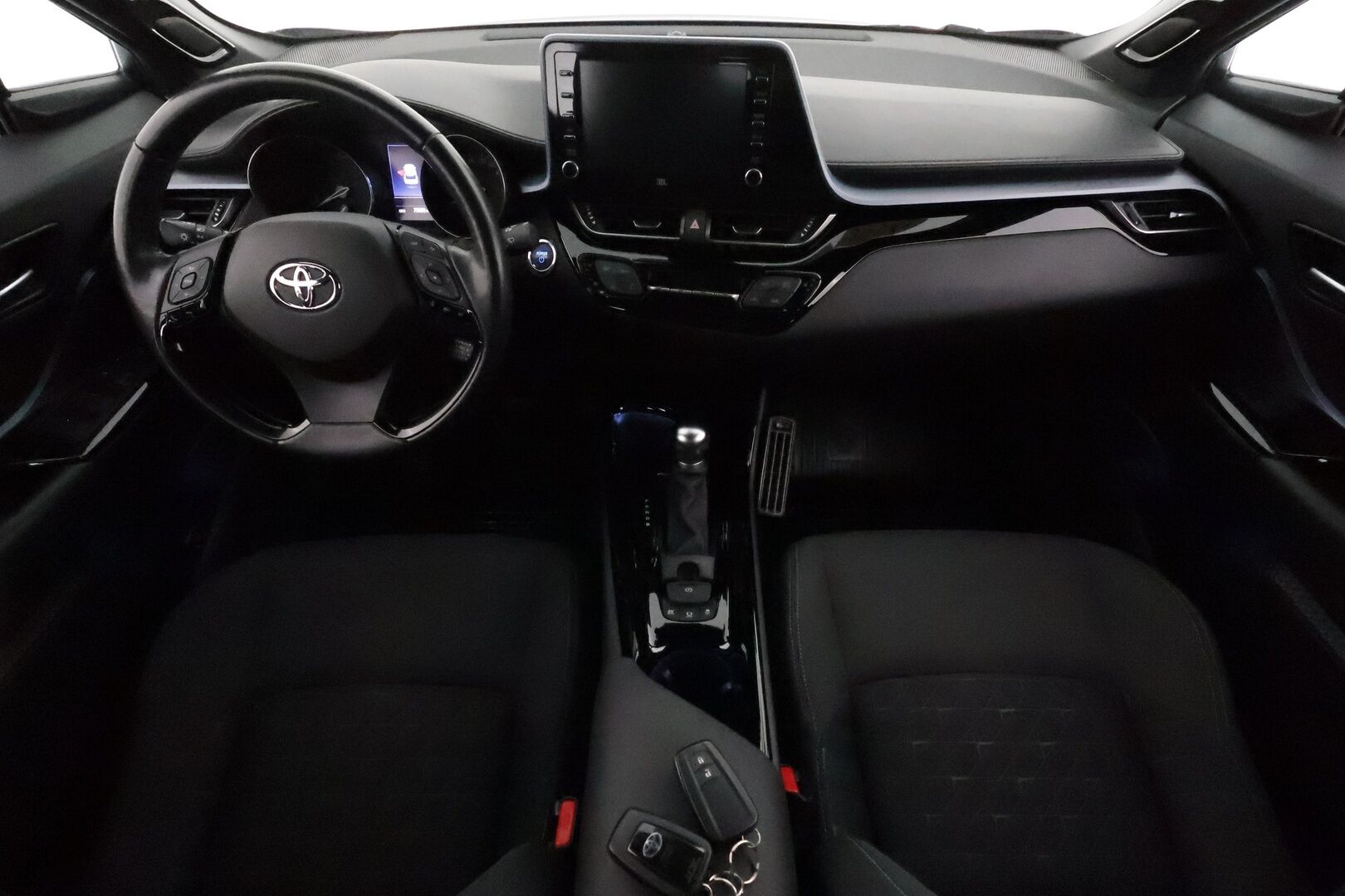TOYOTA C-HR 2020 1.8 Hybrid X-Edition **Adapt.vakkari / JBL / P.kamera / LED / Ratinlämmitin / KeylessGo** - Kahdet renkaat aluvanteilla
