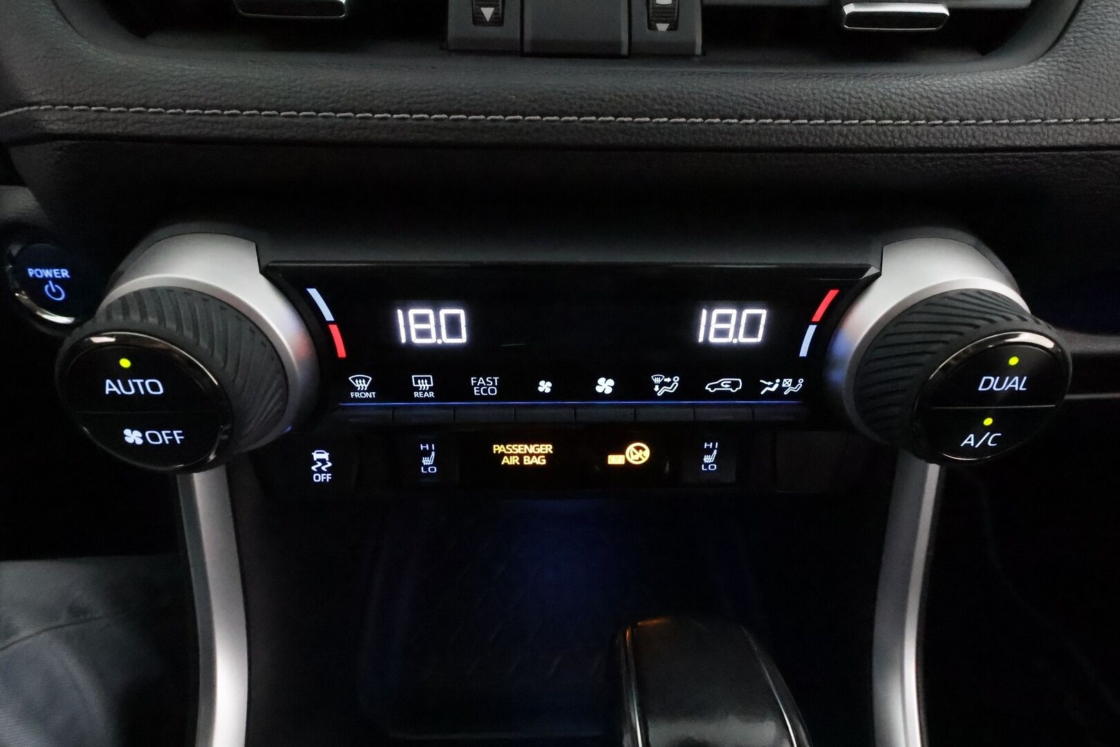 TOYOTA RAV4 2021 Hybrid 2,5 AWD-i Premium **Adapt.vakkari / Muistipenkki / P.kamera / LED / KeylessGo / Ratinlämmitin / Nahat / Koukku** - 3,99 % KORKOTARJOUS TÄHÄN AUTOON - Kahdet renkaat aluvanteilla / Merkkihuollettu